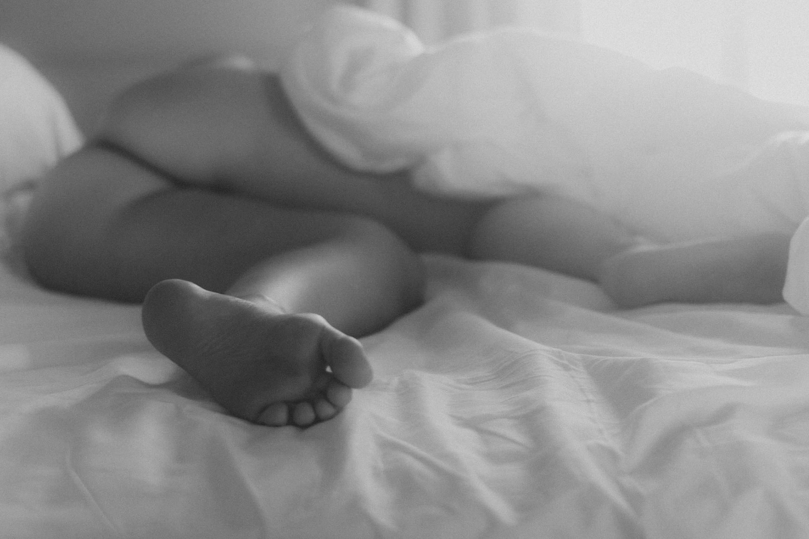 21 Red-Hot Signs of Emotional Intimacy That Make Sex Look Basic