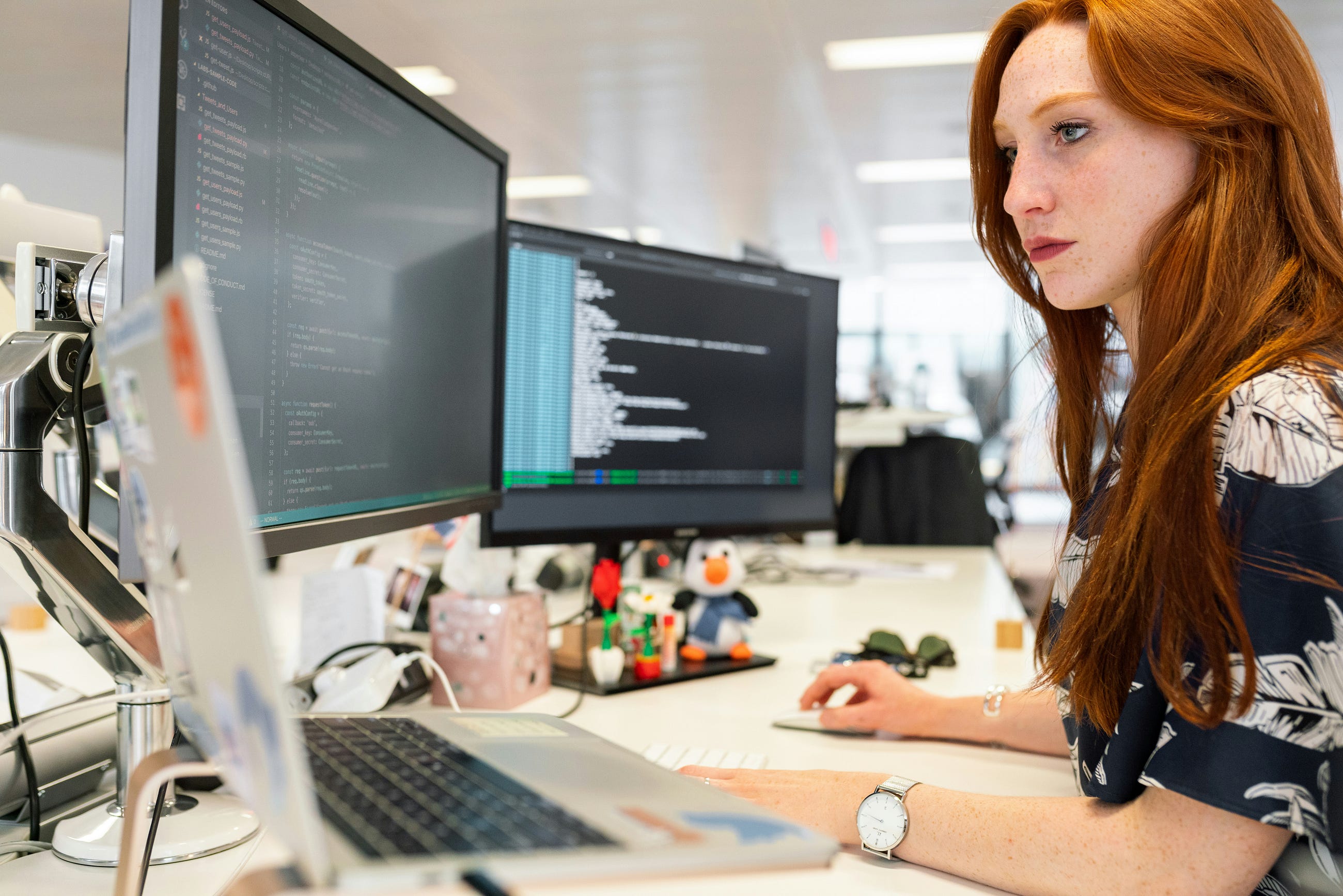 7 Things Senior Python Developers Do Differently (That Nobody Teaches You)