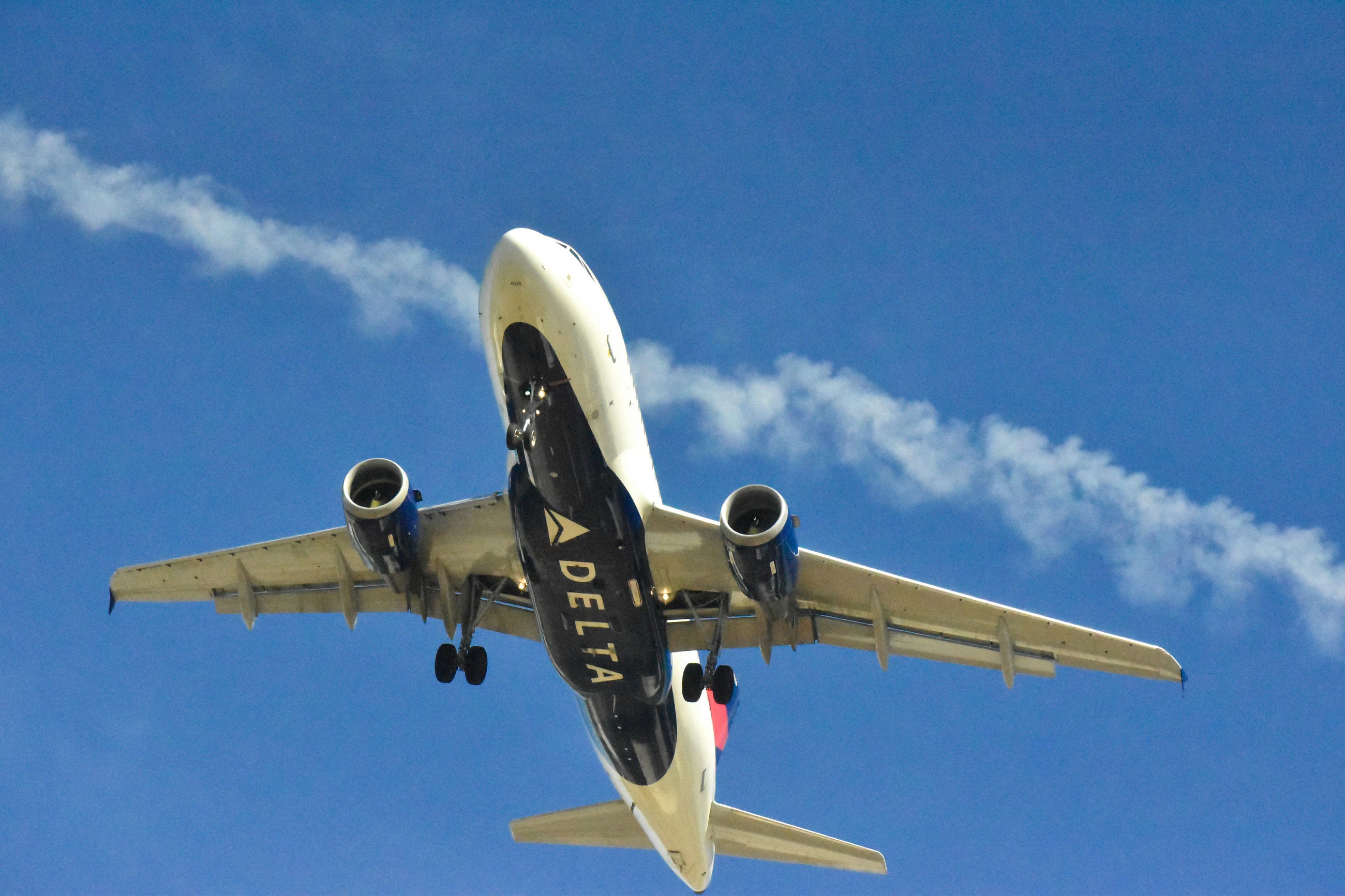 Data Gaps and SAF Costs: Navigating Emissions Reporting & Aviation