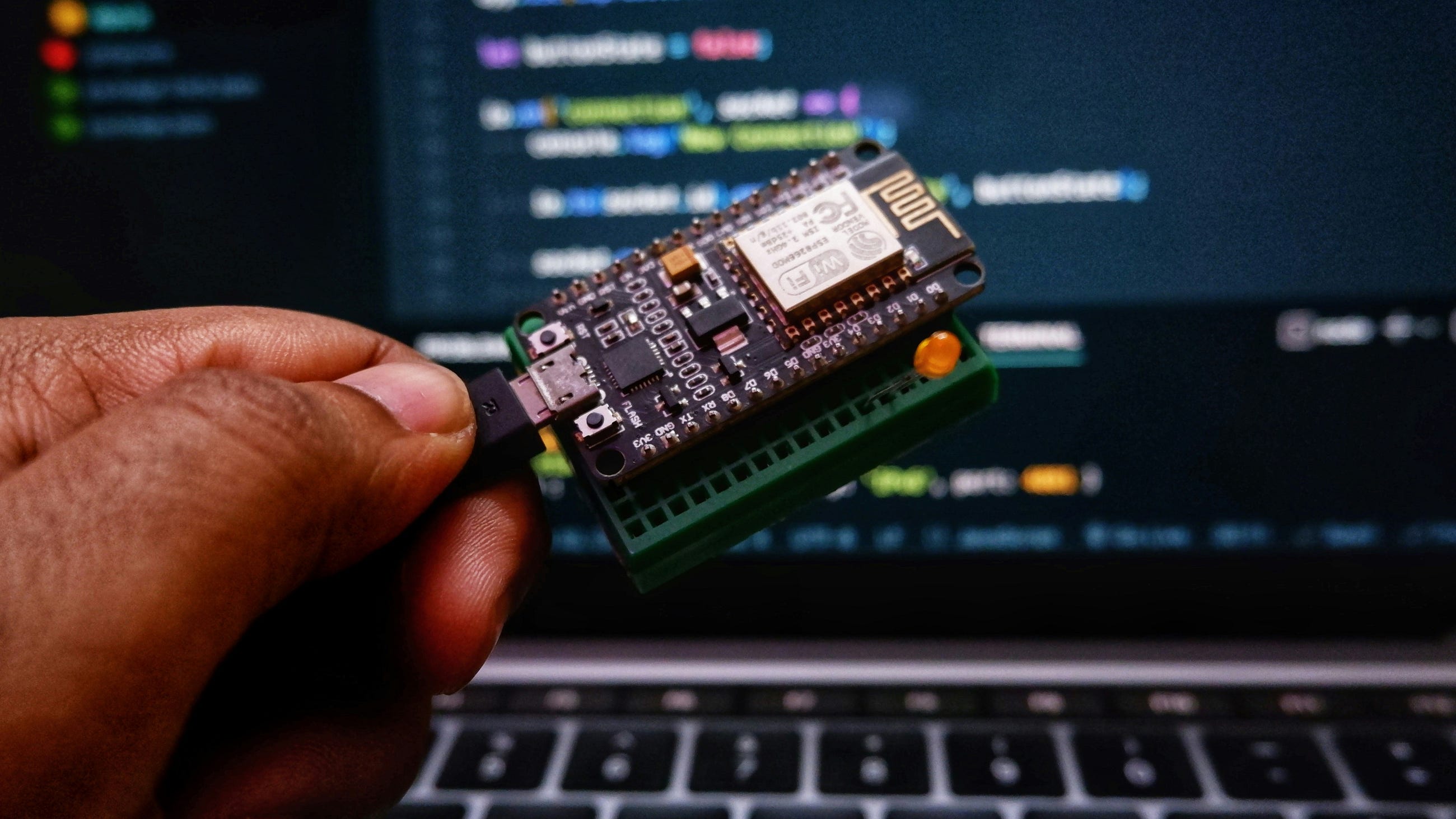 Navigating the Internet of Things (IoT): Architecting Databases for Real-Time Streaming