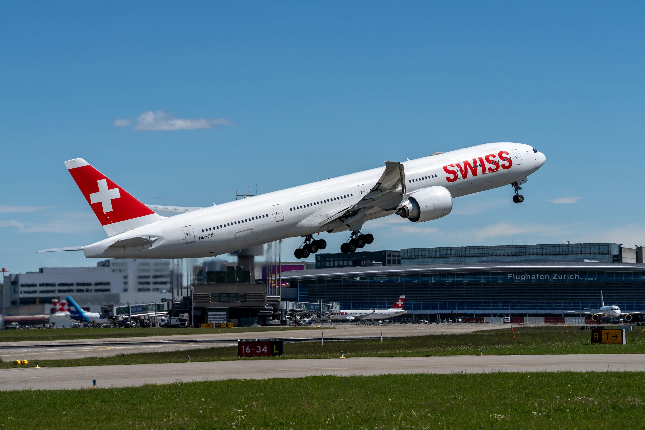 10 Best European Airlines To Fly With in 2025