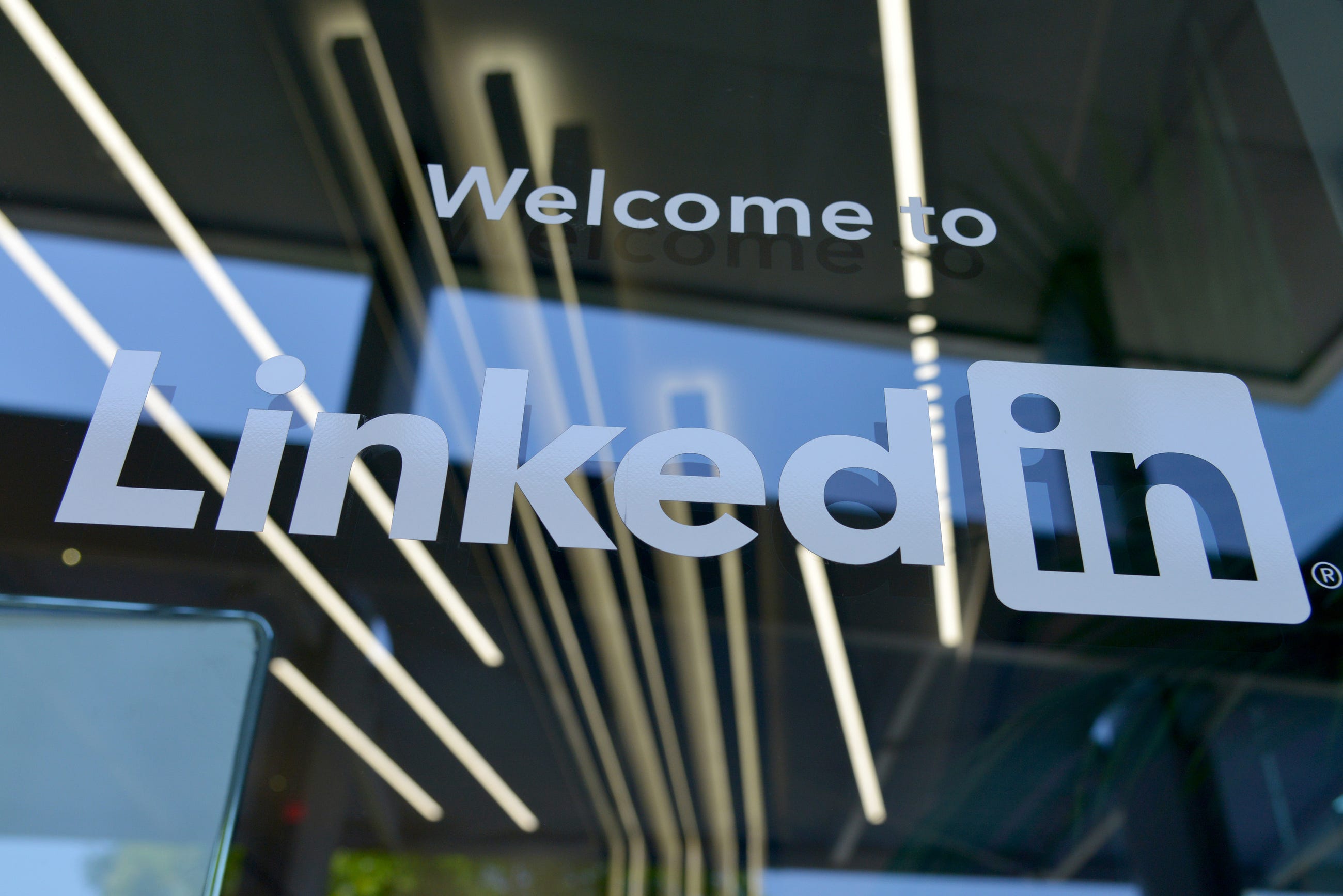 Meet The Professionals: Ava Reyes' Linkedin Presence - 120mv3j