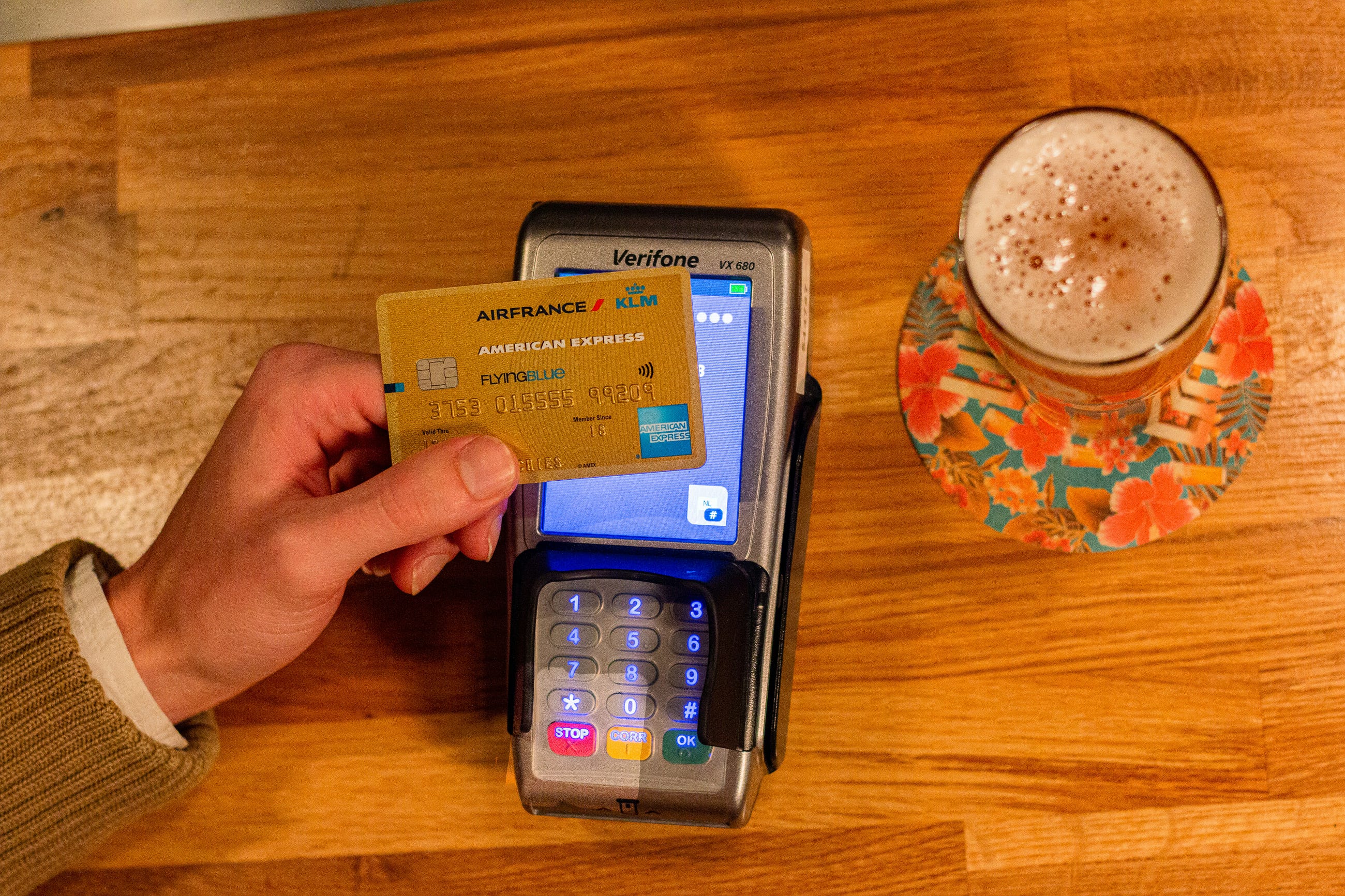 Should We Fear a Cashless Society? An Economic and Psychological Analysis.