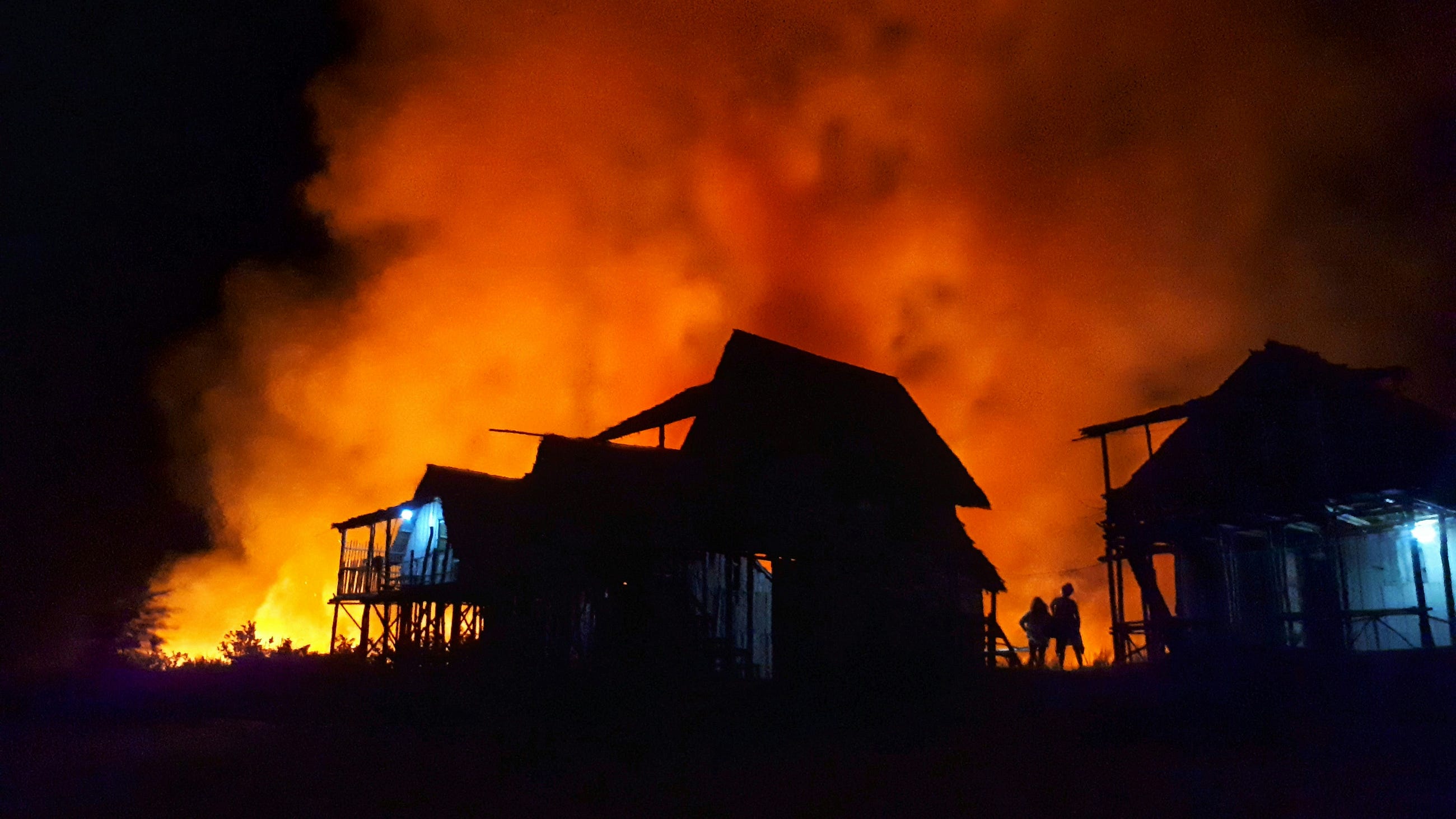 Menjinakkan Si Jago Merah di Genggaman: Mengapa Tiap Rumah Butuh Fire Alarm?