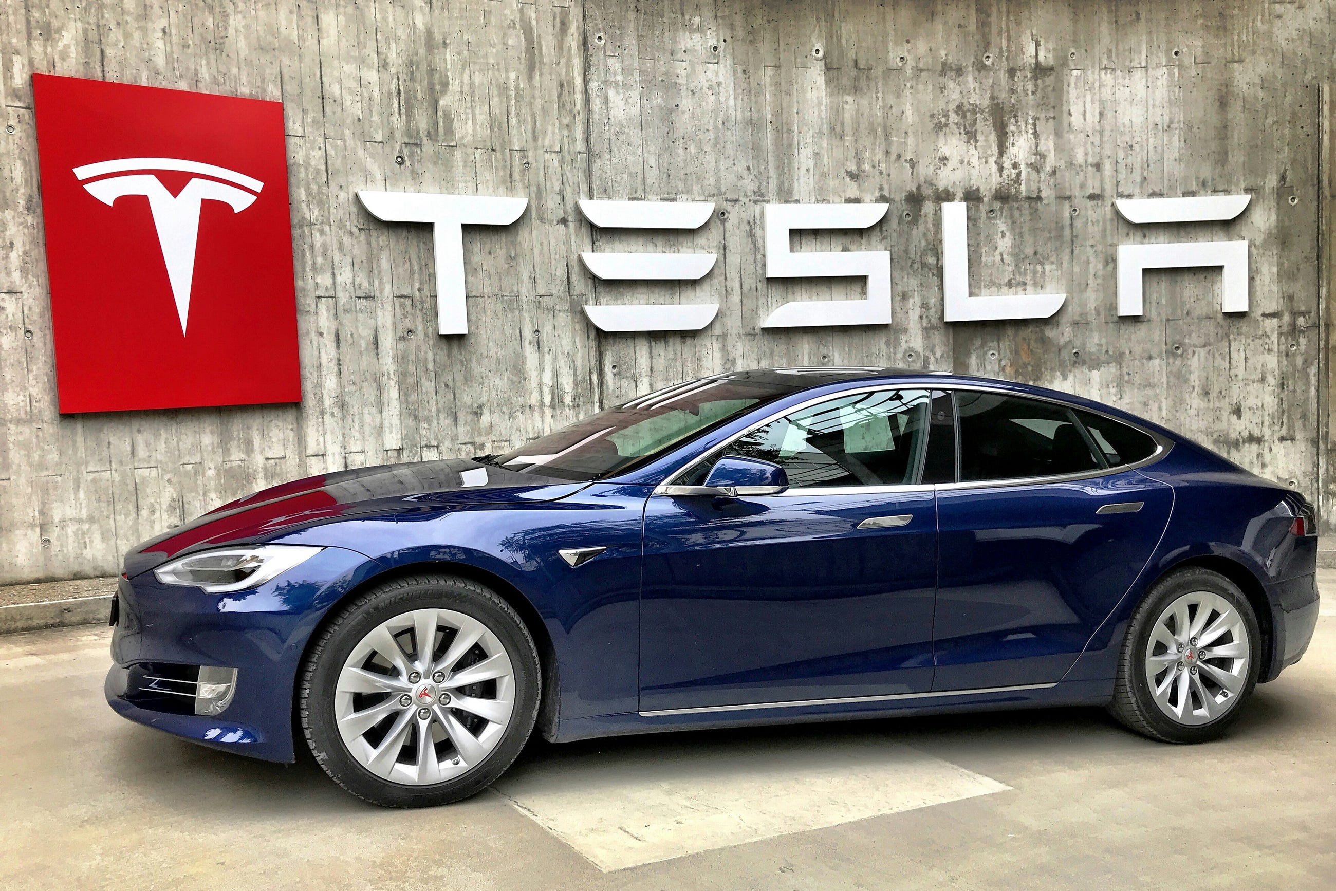 Could Tesla (TSLA) Hit $700 a Share in 2025?