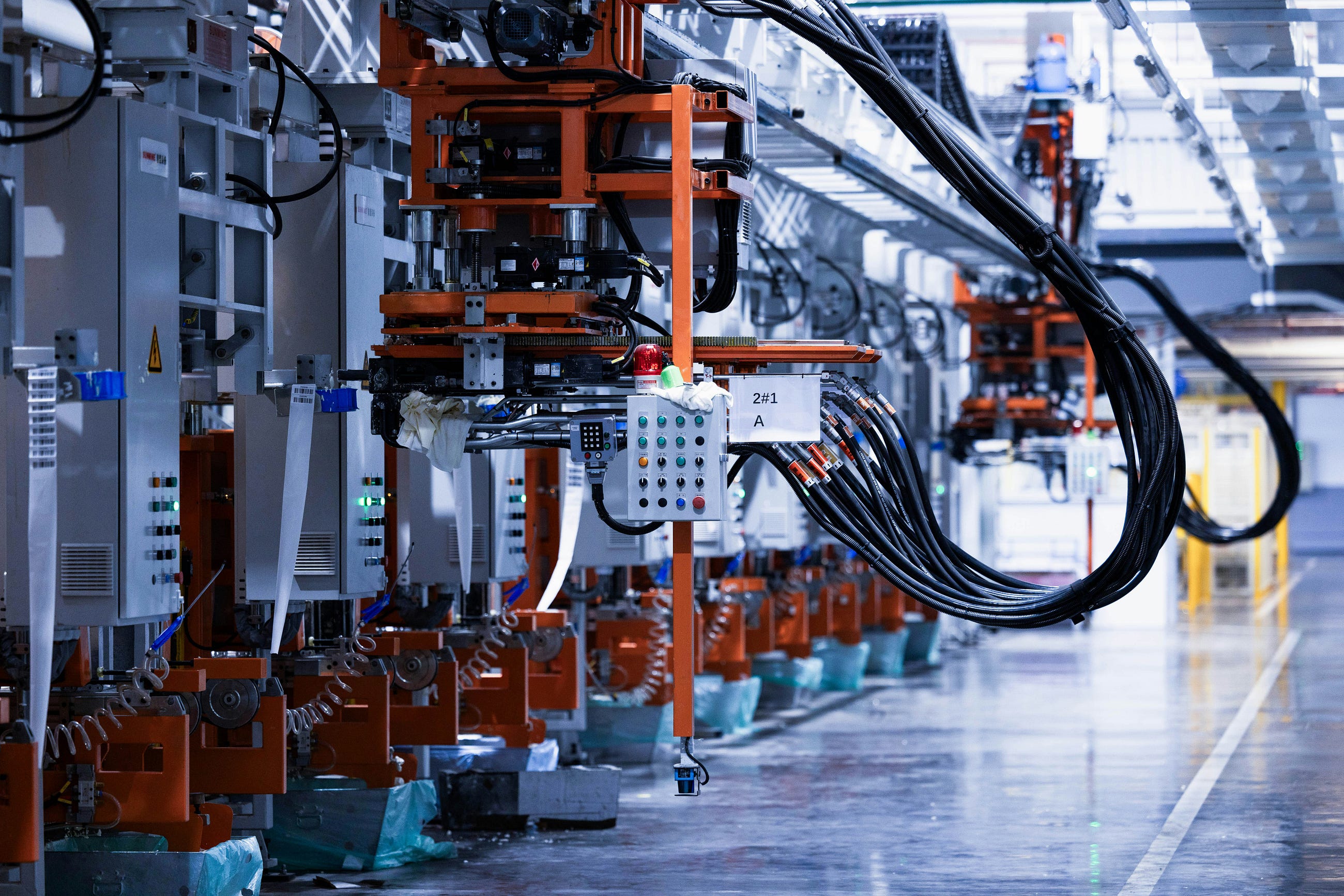 Distribution Industrial Displays: Powering Real-Time Visibility in Mod