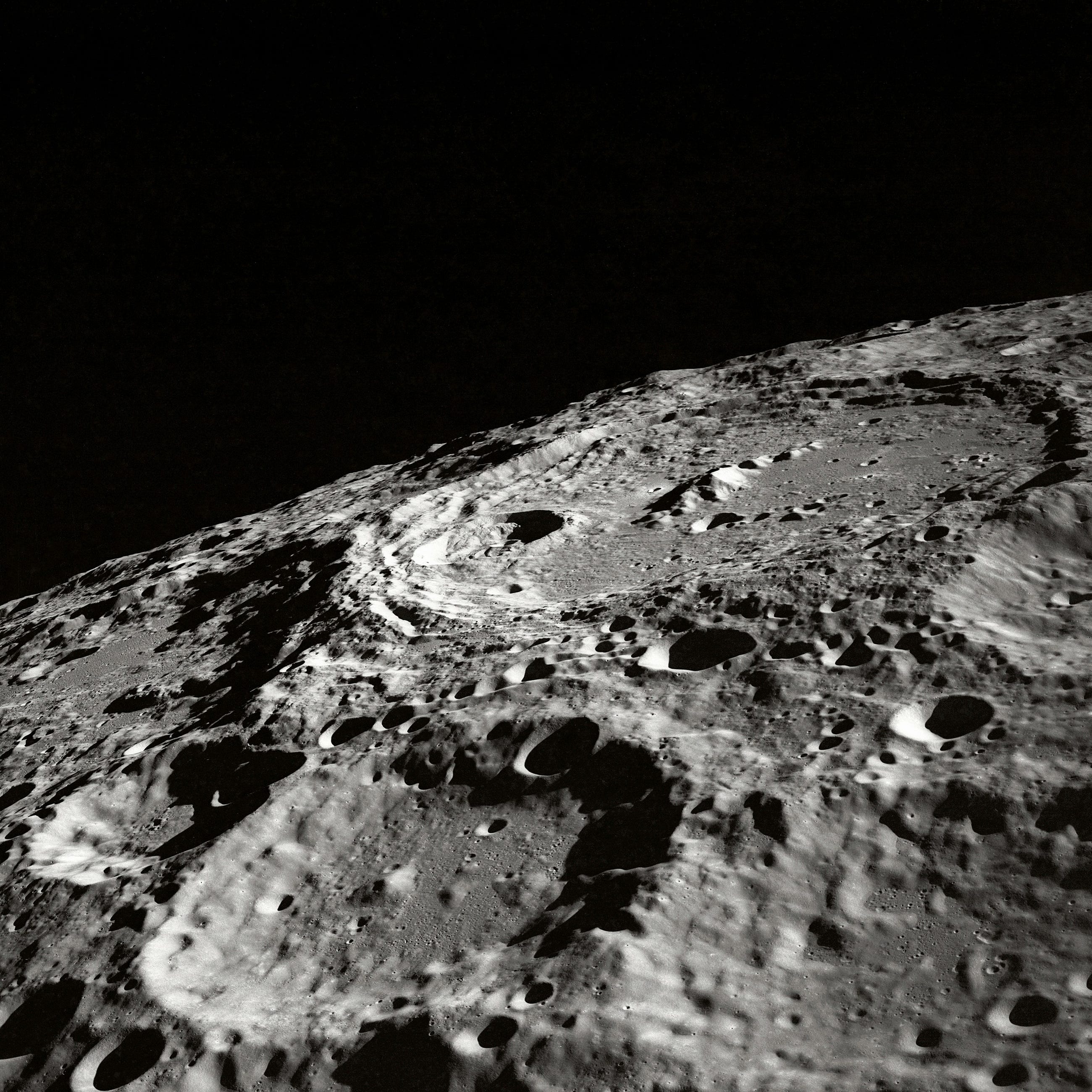 Why the Moon Makes More Sense Than Mars as Humanity’s First Permanent