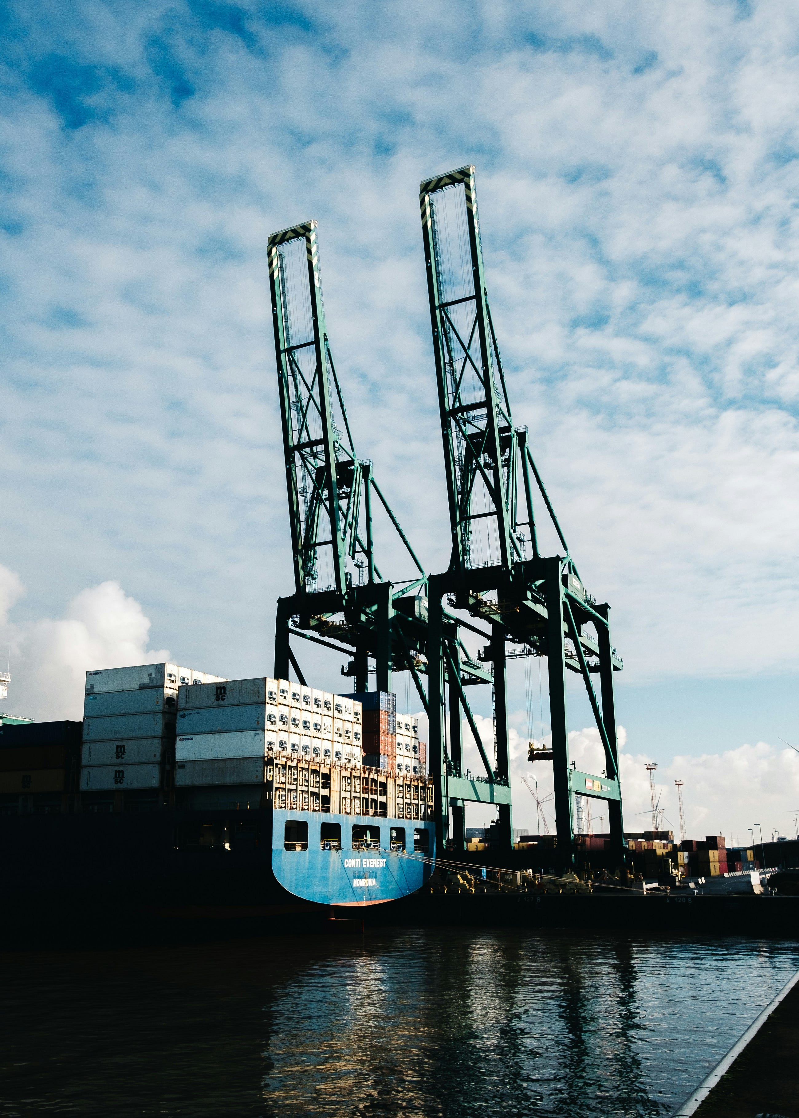 LCL Imports from Major European Seaports to Dubai | Maslak Shipping &a