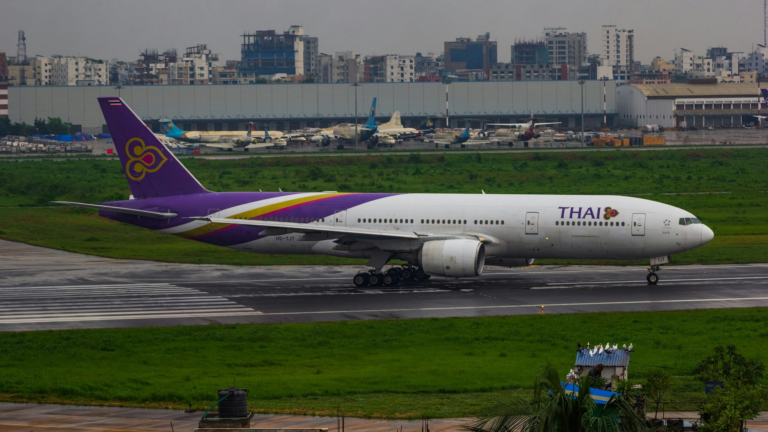 Thai Airways Business Class on the 777–300ER: A Study in Contrasts