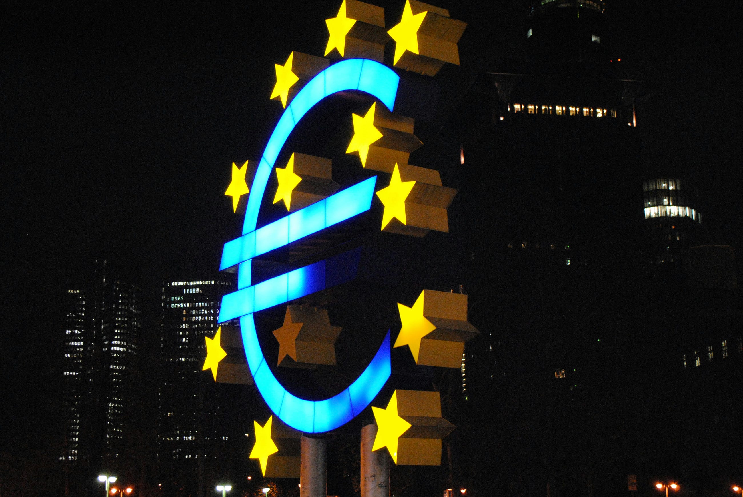 Bitcoin vs. the Digital Euro: Cristian Terhes’s Warning to Europe