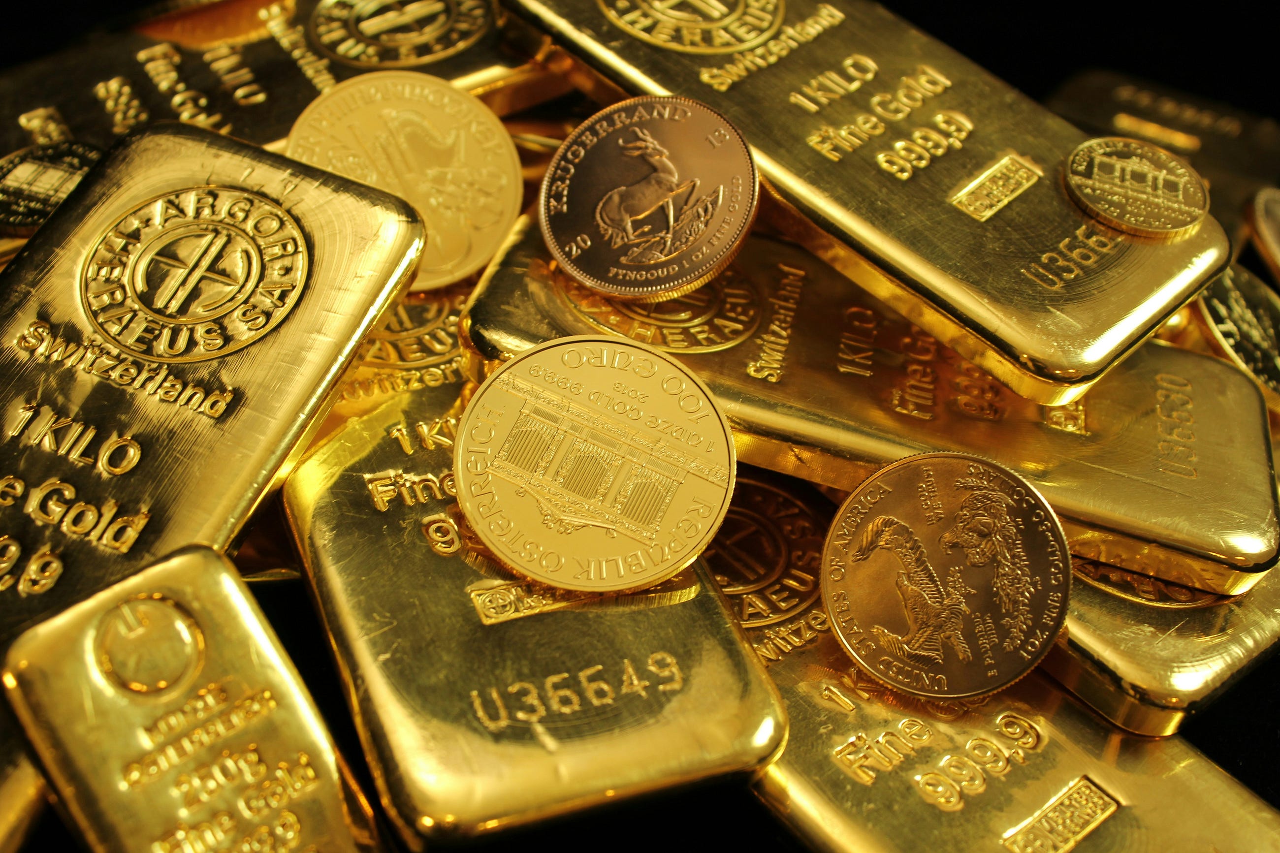 Tokenized Gold Hits an All-Time High. Bitcoin Is Fighting to Hold $68K.