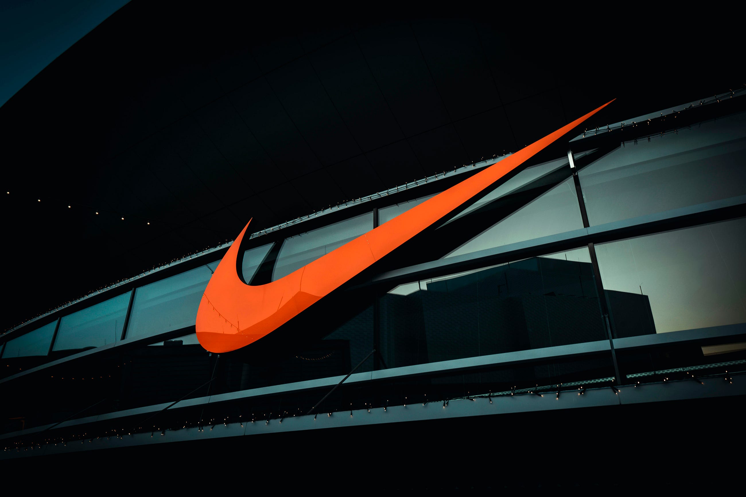 Nike’s Dream Crazy Campaign: Strategi Digital Marketing Nike yang Cerdas
