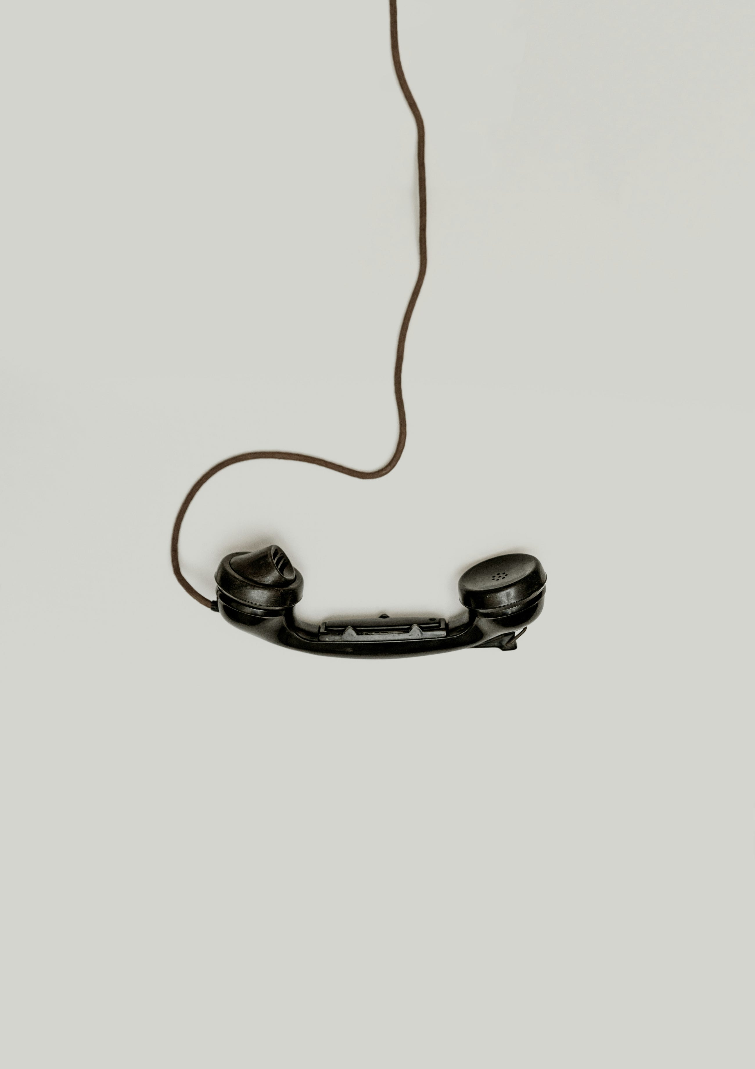 The Phone Call That Quietly Destroyed a Man’s Marriage