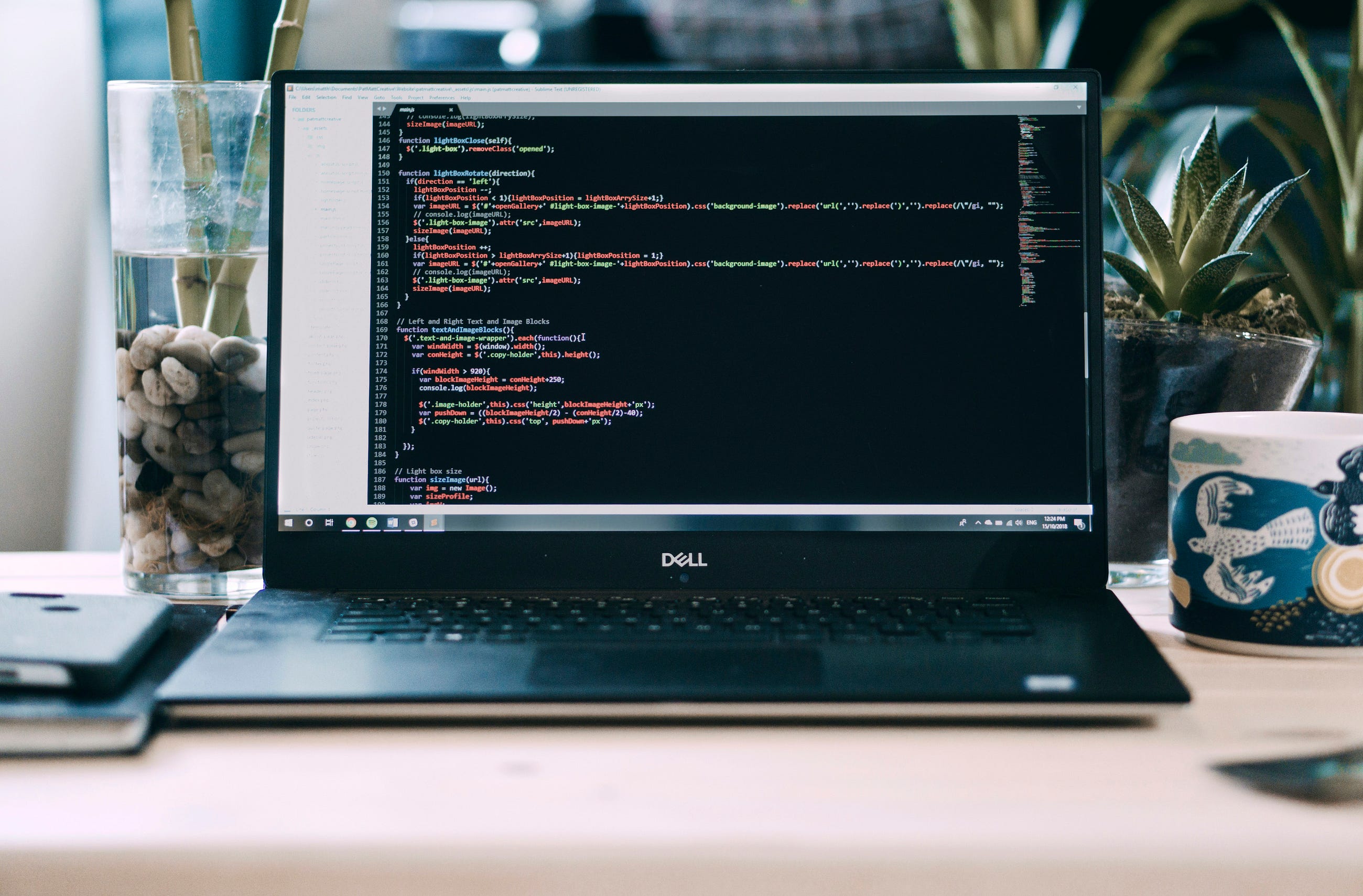 Menggunakan Variabel dan Operator dalam Program Python