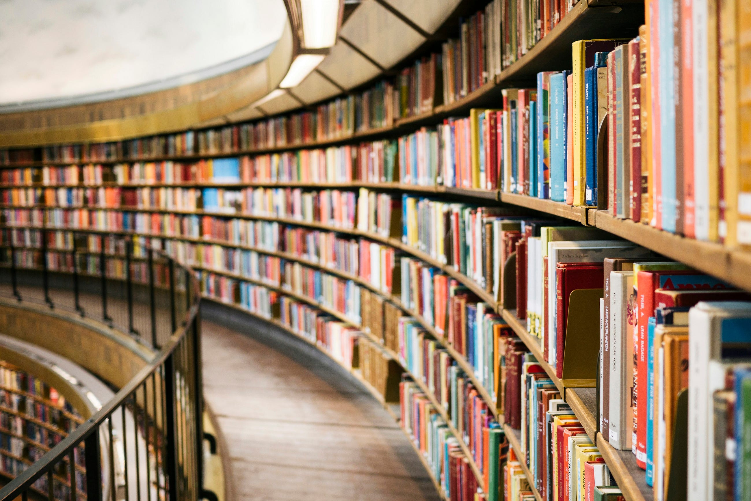 What the Smartest People I Know Are Quietly Reading