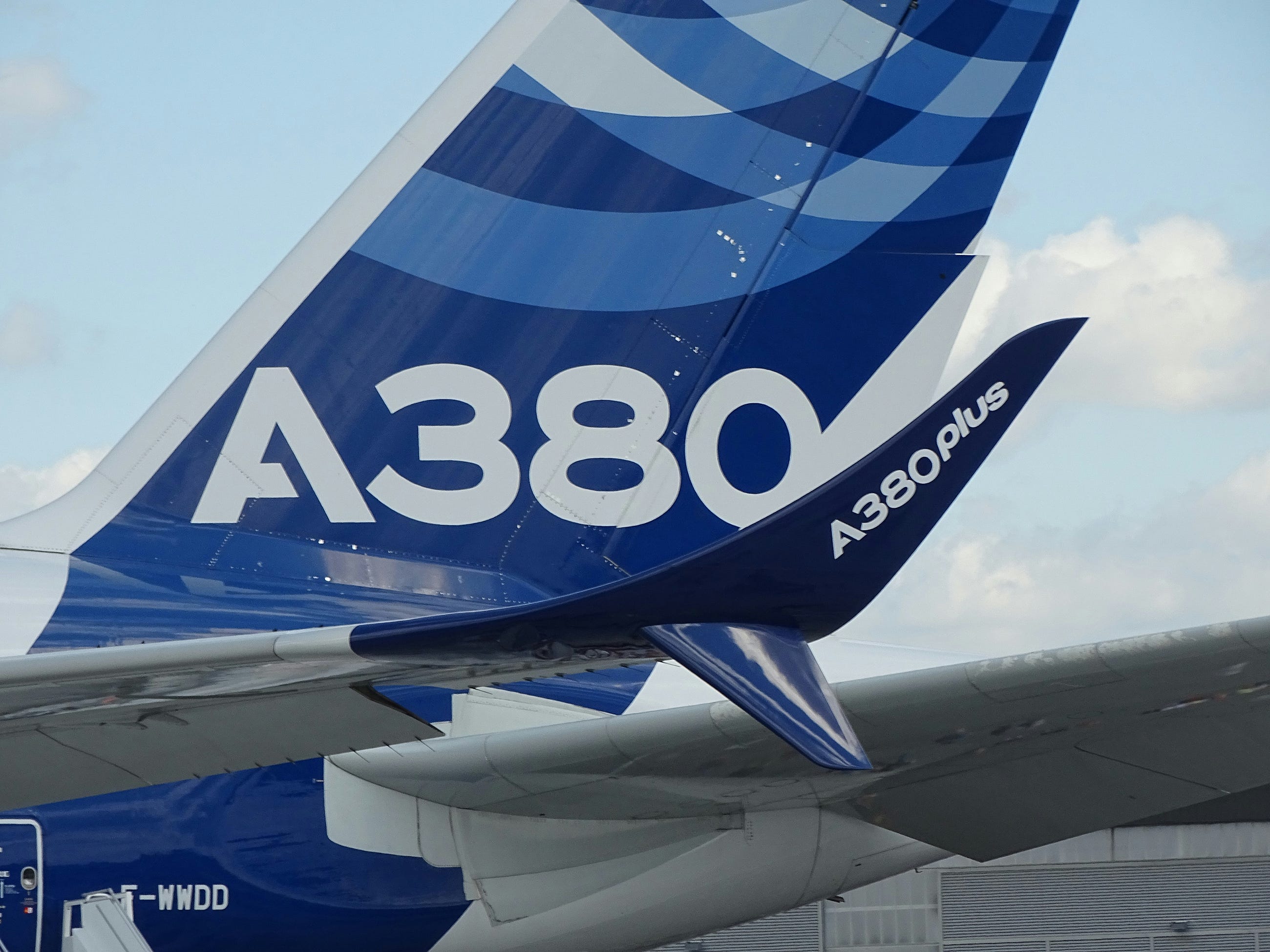Boeing 787 vs Airbus A350: What Actually Changes When You Board