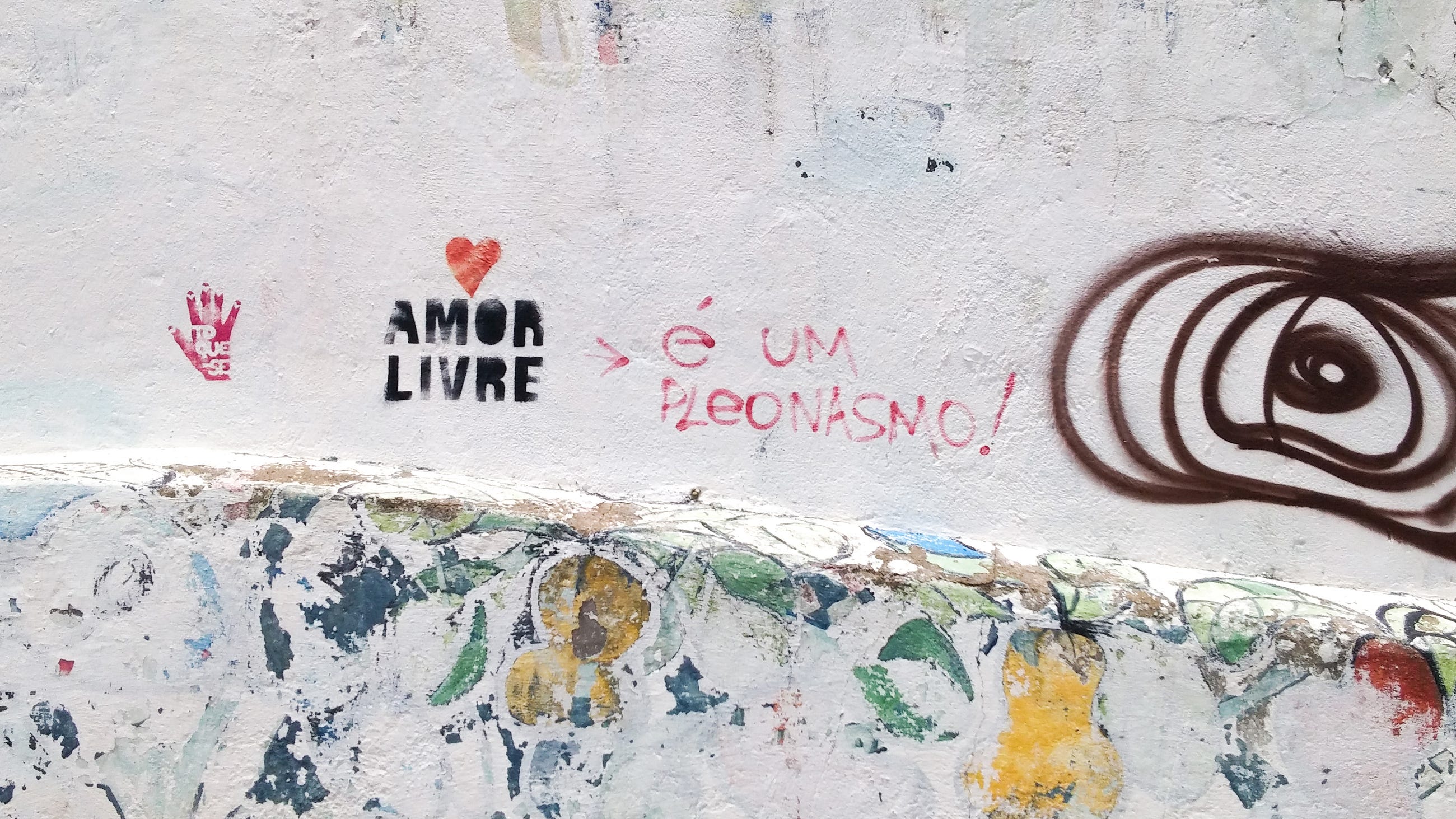Graffiti Wall - Free Love