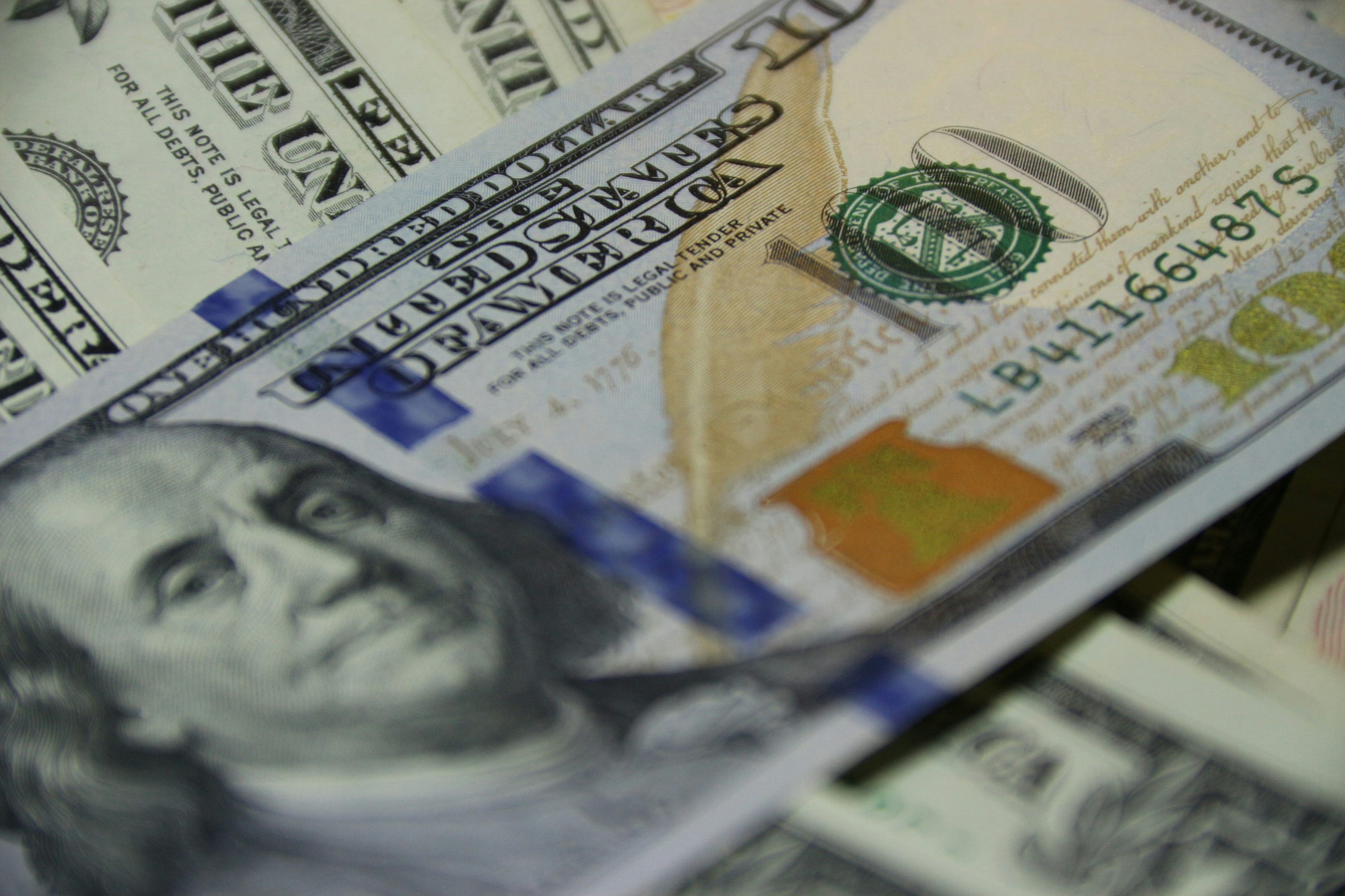 Investment vs Trading: Which Is Better in a Volatile Market?