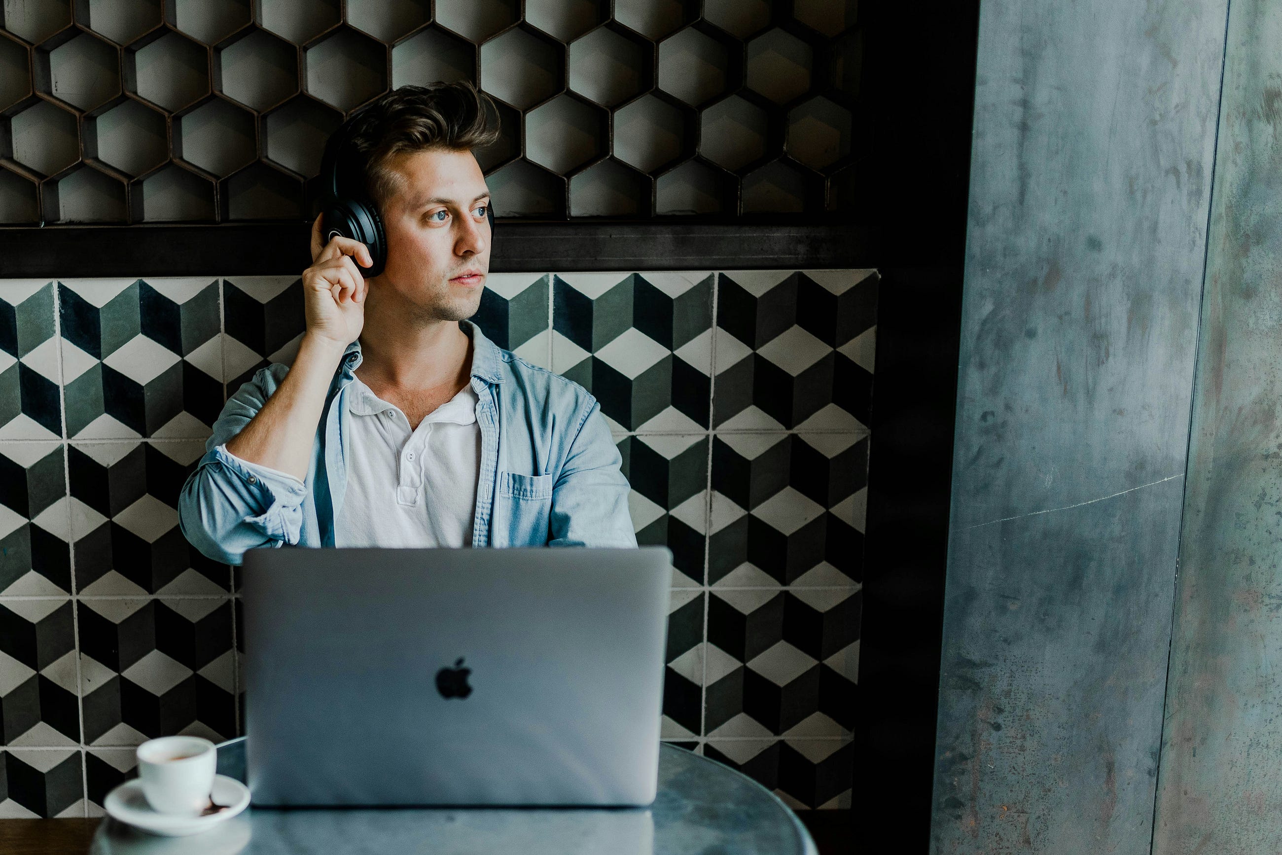 Why More Small Founders Are Building Stores Without Buying Stock First