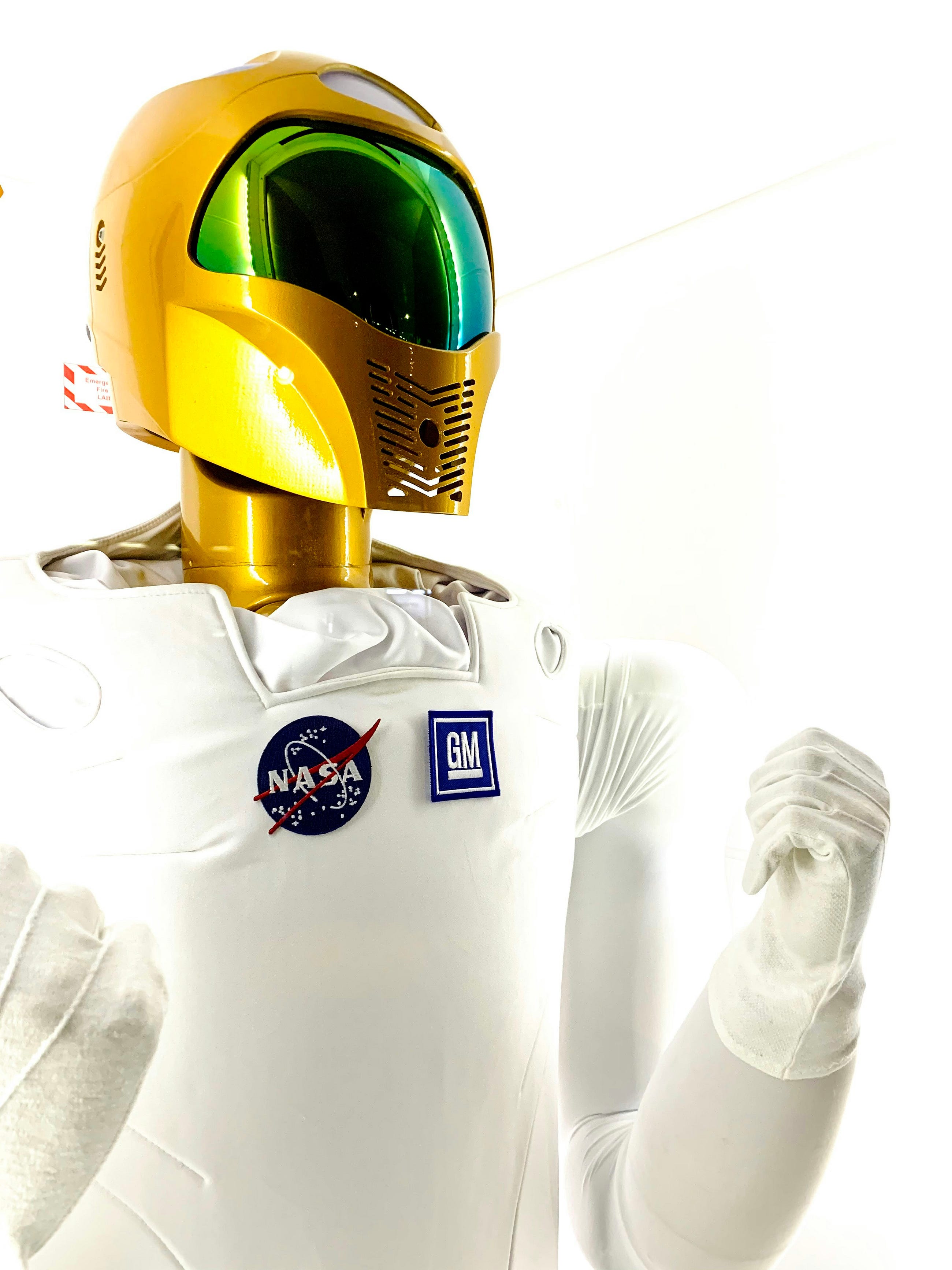 What are potentials of a human as compared to a robot in super powers?