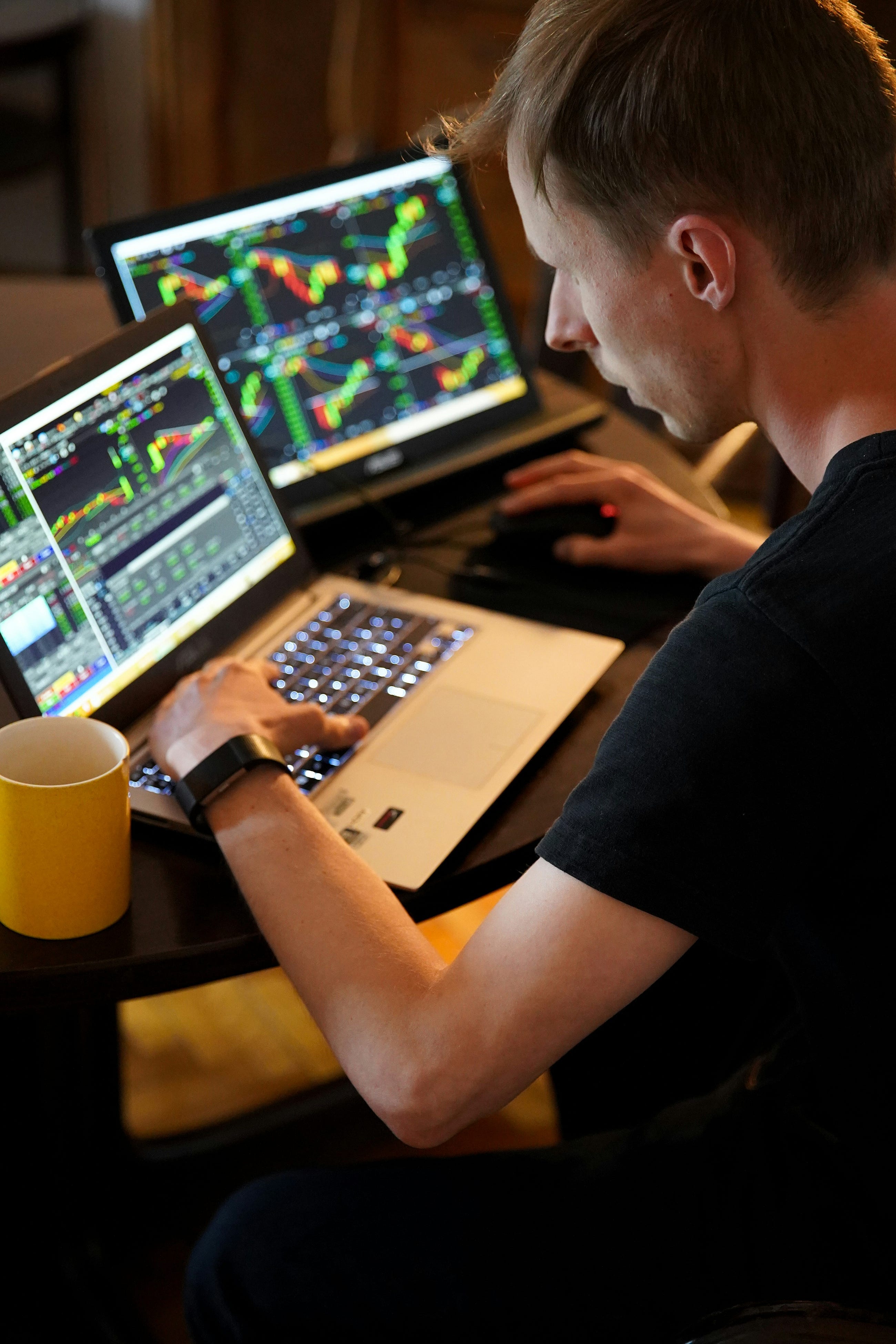 Smart Investor Series — Episode 1 (The Habits That Separate Smart Investors From Average Investors)