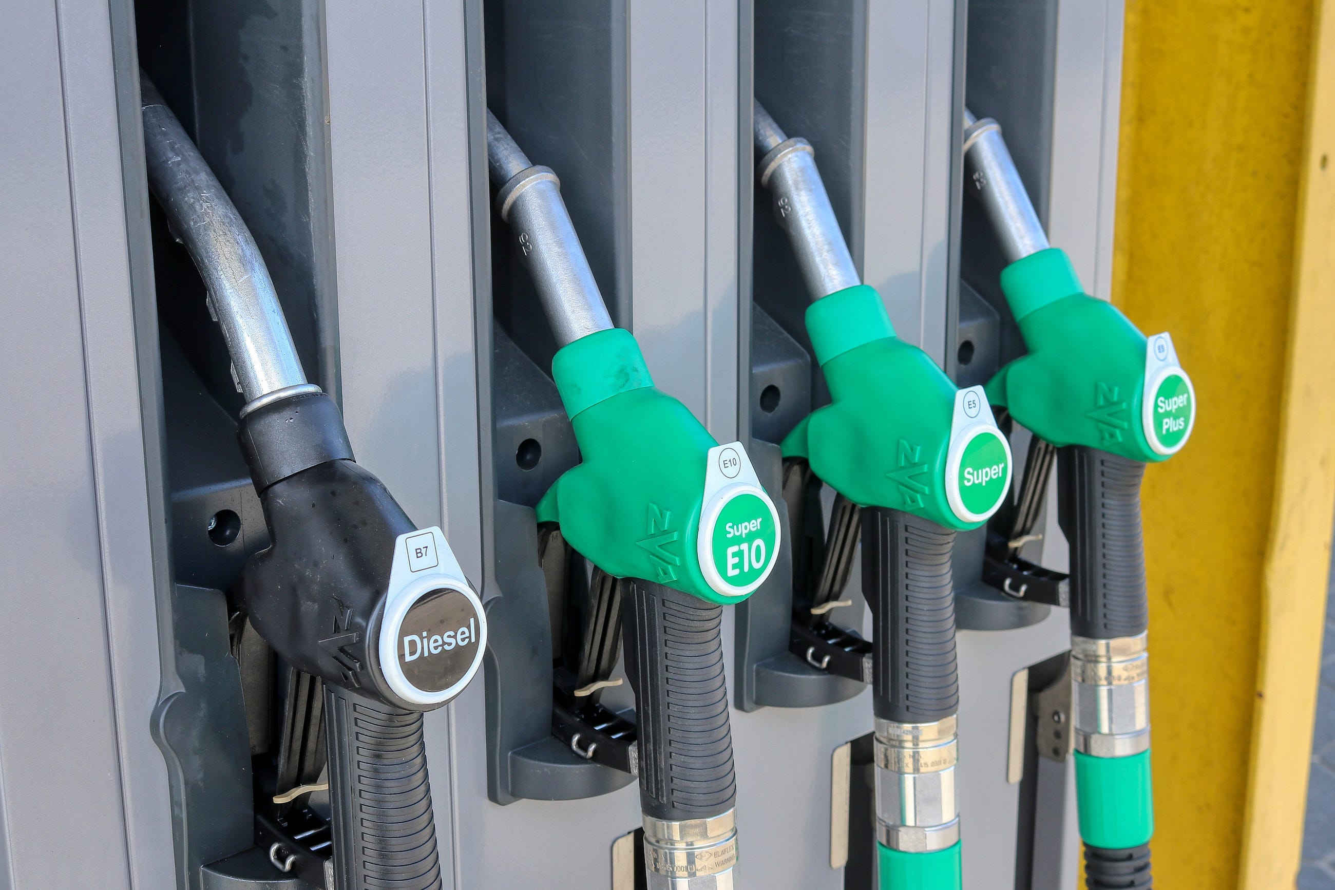Prix carburant : optimiser sa flotte avec l’IoT et l’eSIM