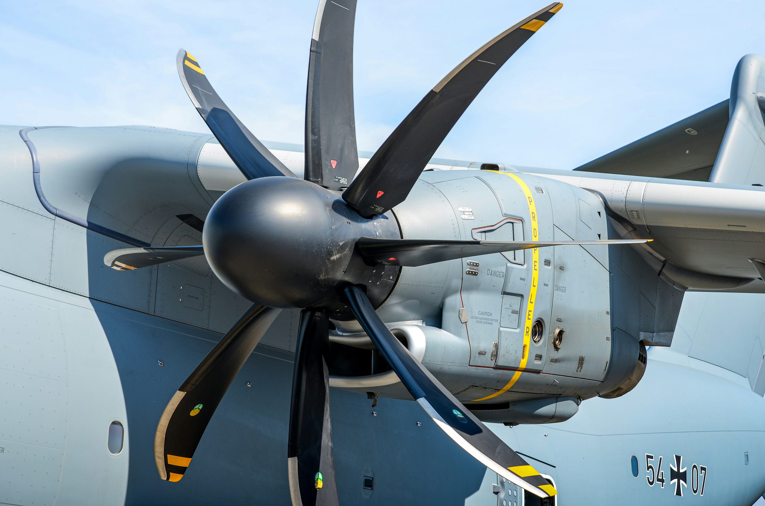 12 Ways Modern Aircraft Handle Power Failures