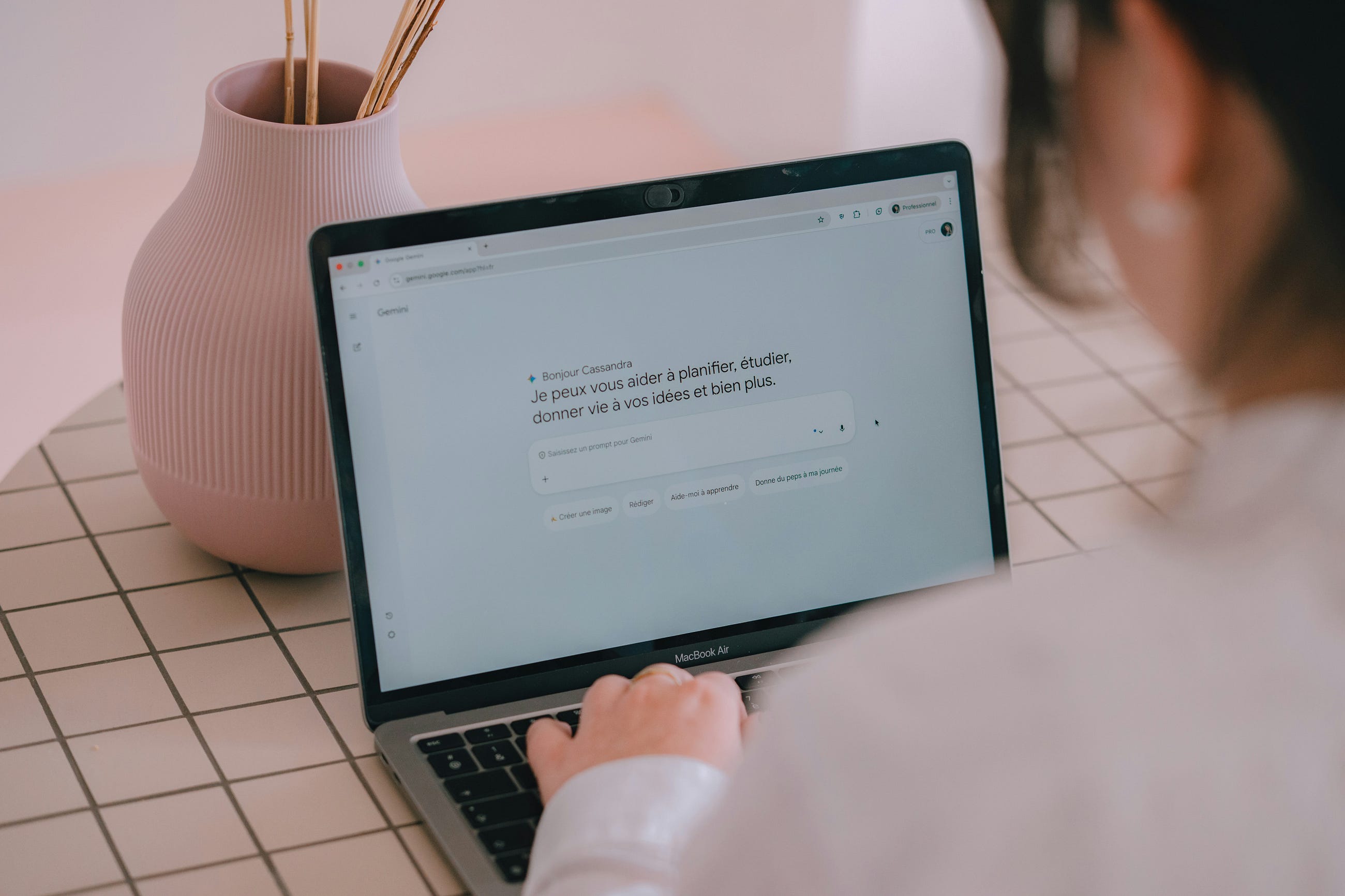 8 AI Research Tools That Help You Learn Anything Faster (Even If You’re a Complete Beginner)