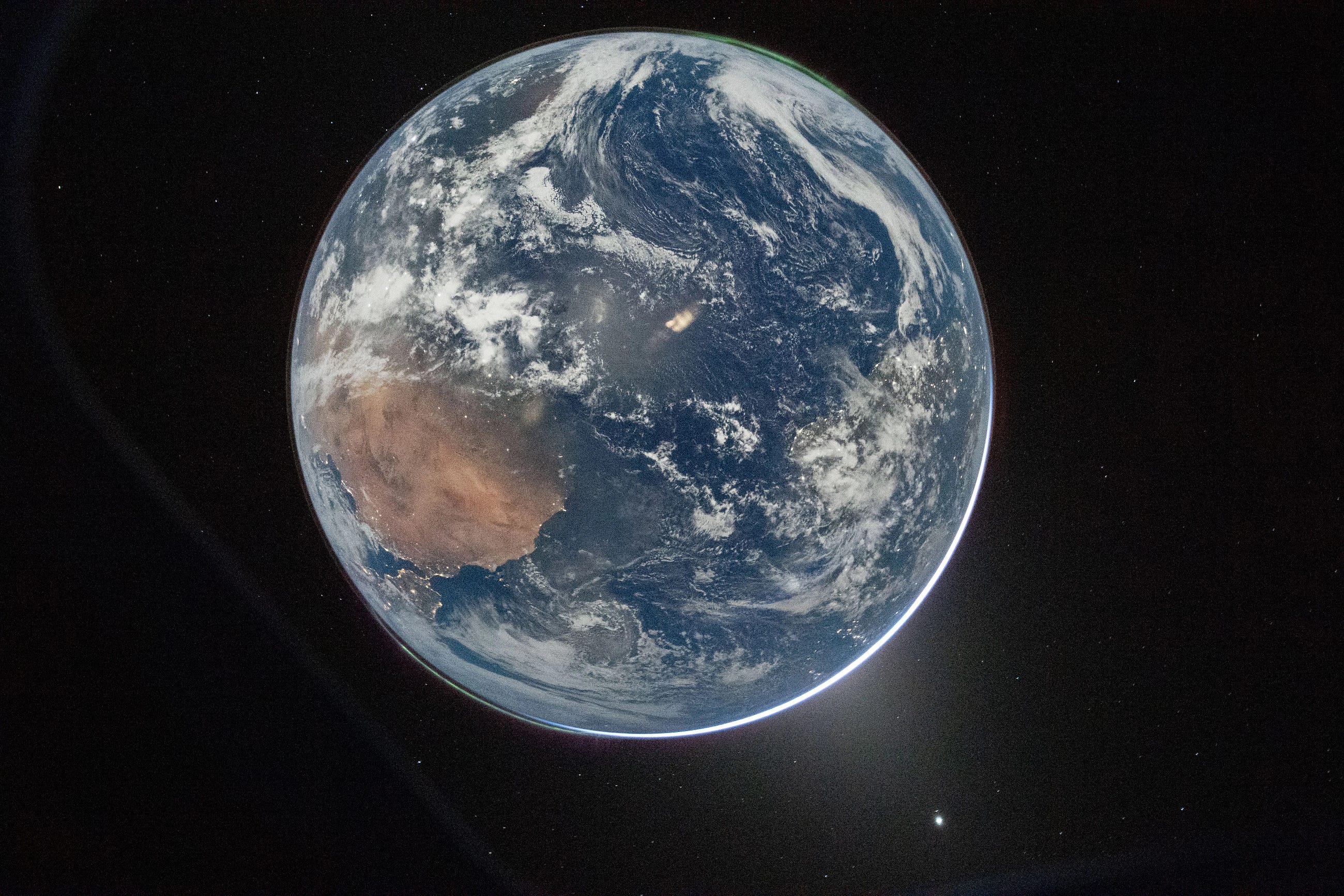 Where is gravity the strongest and weakest on Earth-