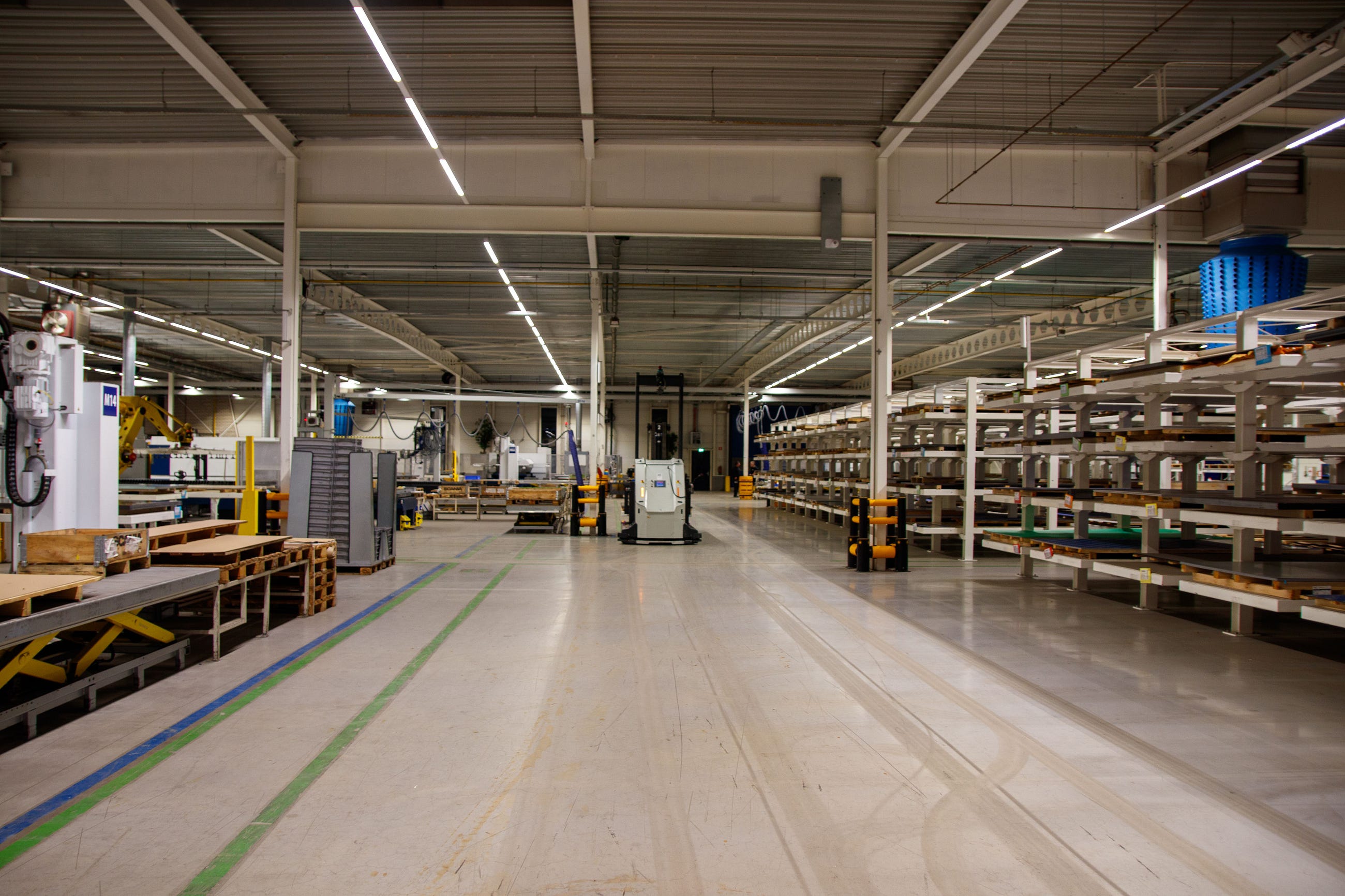 The Warehouse Job Didn’t Disappear; Robots Just Took Half of It