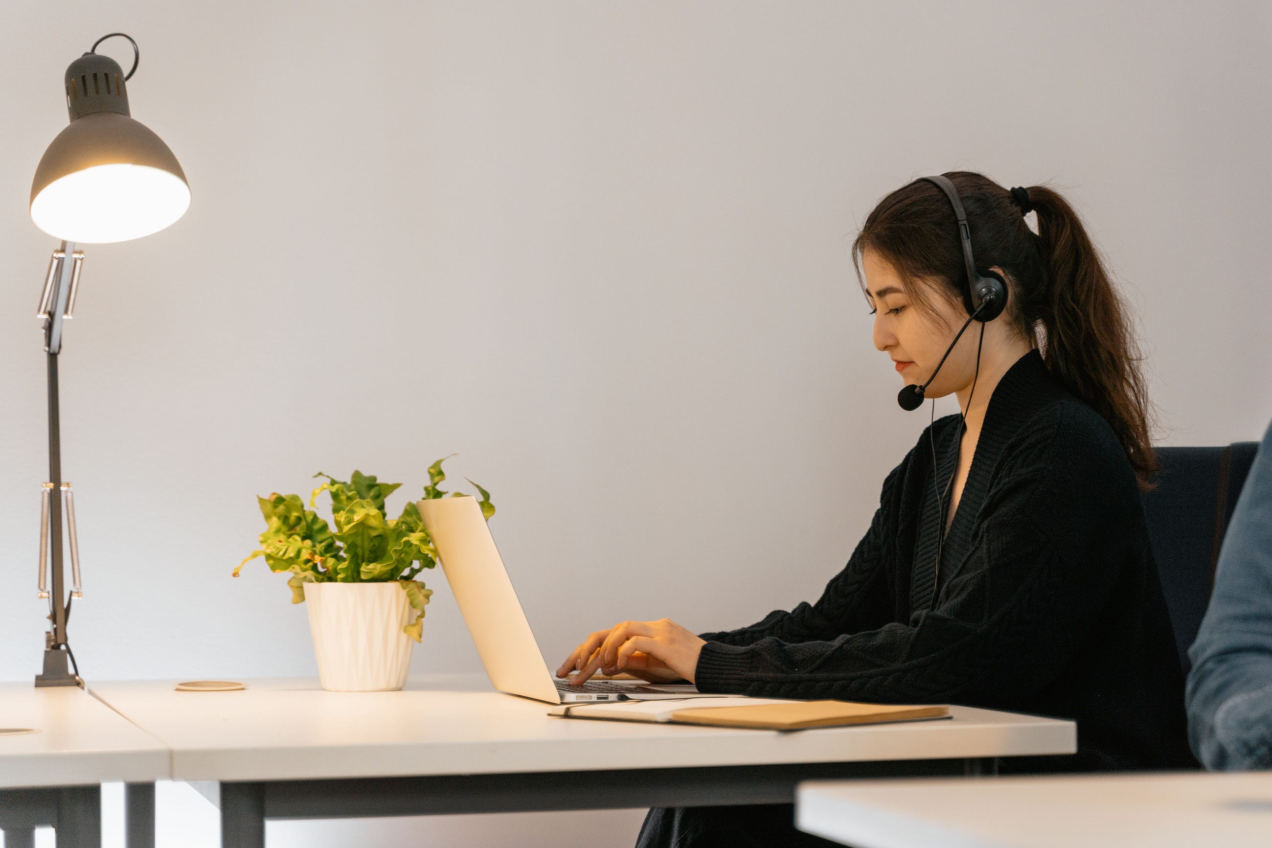 What Is the Average Cost of Hiring a Virtual Assistant for Business Purposes?