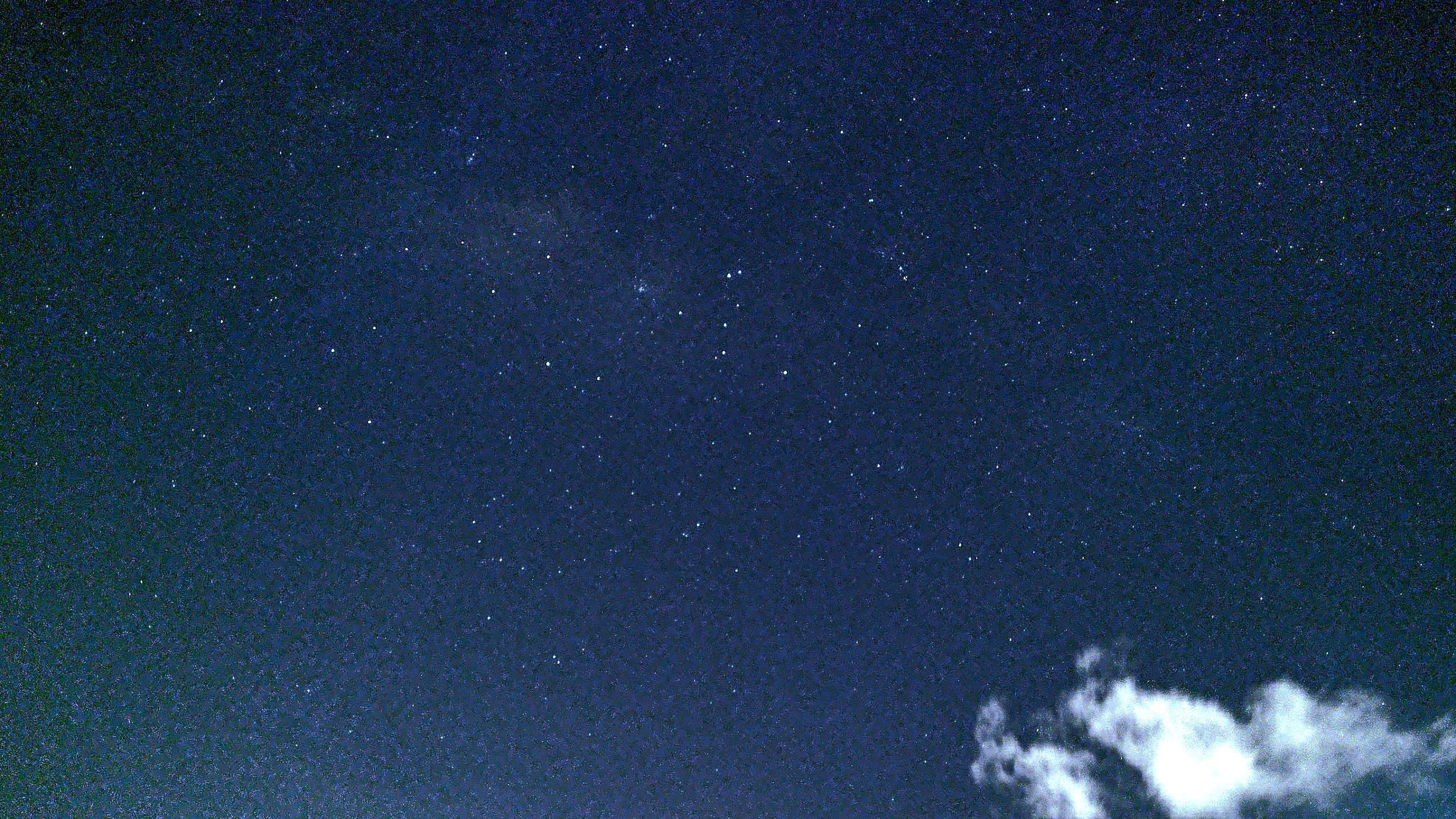 Catatan Kecil dari Bawah Langit Malam
