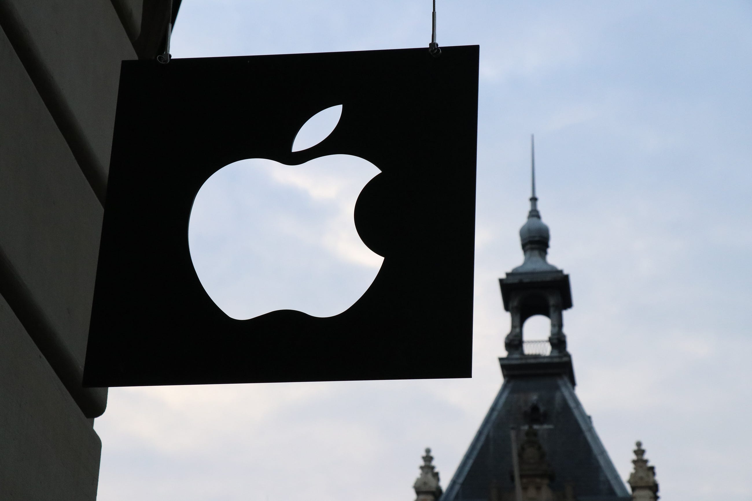 How Does Apple Get Away with All the Controversial Decisions?