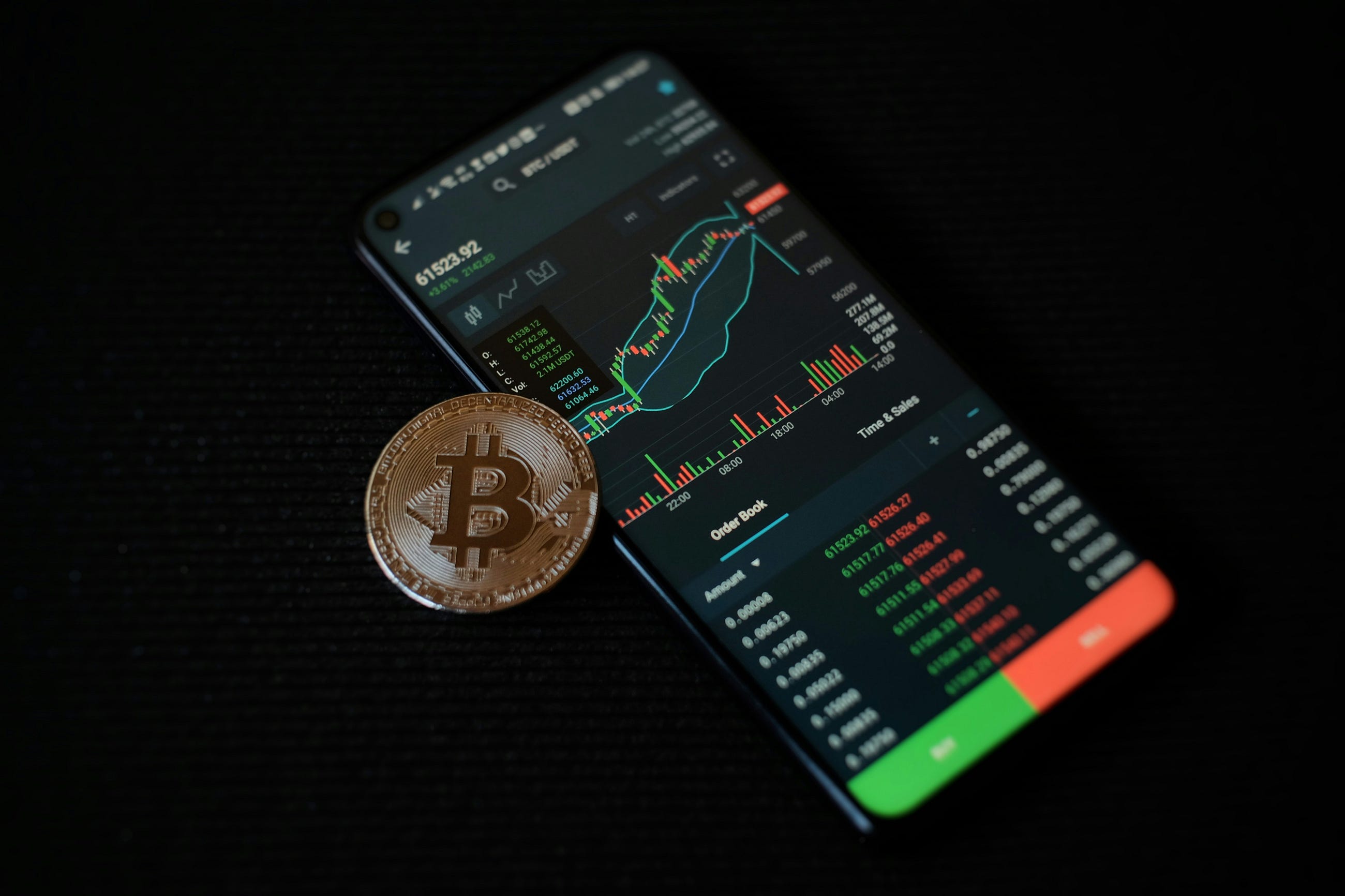 The Glass House and the Shadow: Why I’m Choosing Both Bitcoin and Monero in 2026