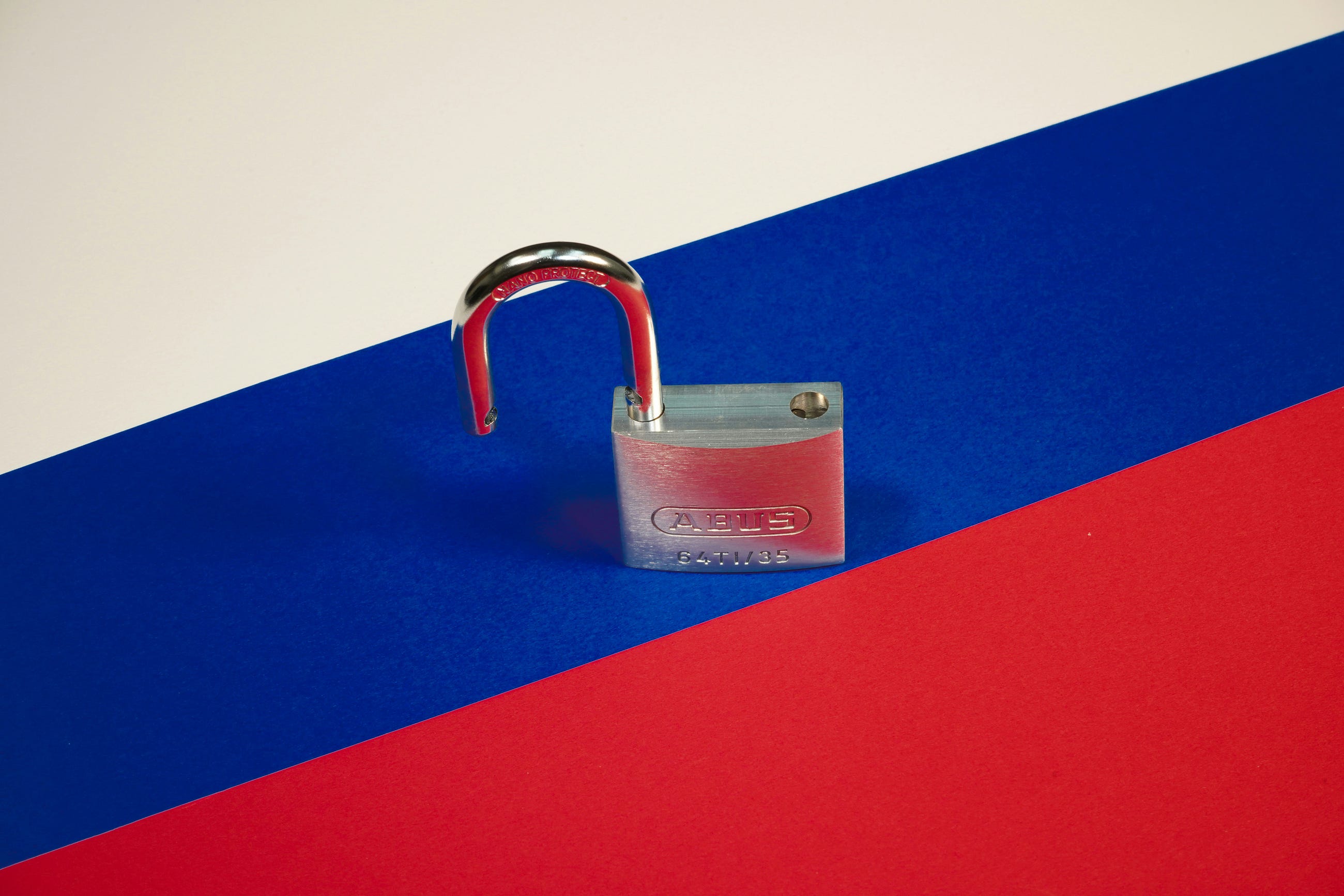 Russia’s Economy Survived Sanctions — But Not How You Think