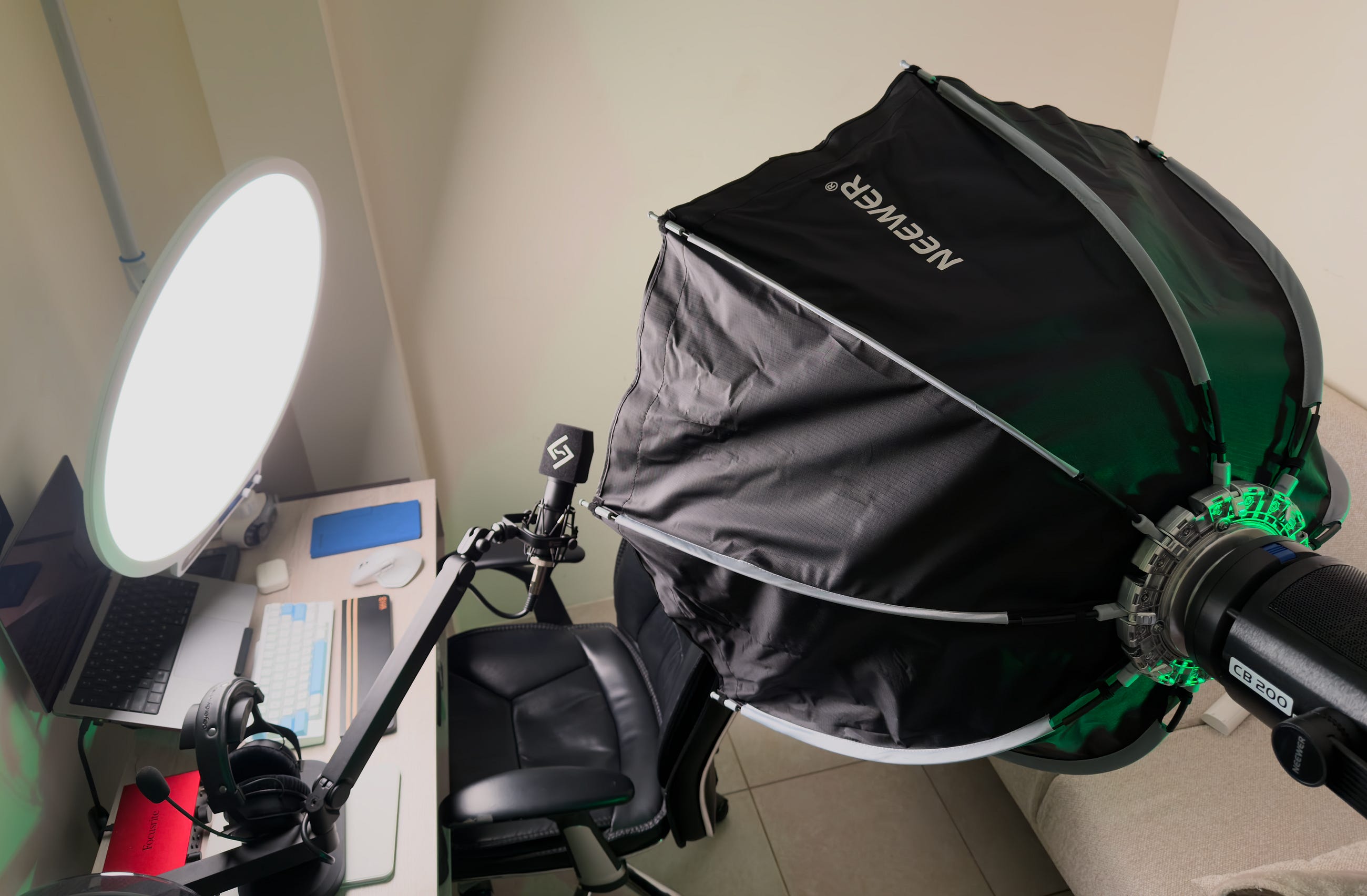 I Tested Every Silent Video Light for Podcasting — Here’s What Actually Works in 2026