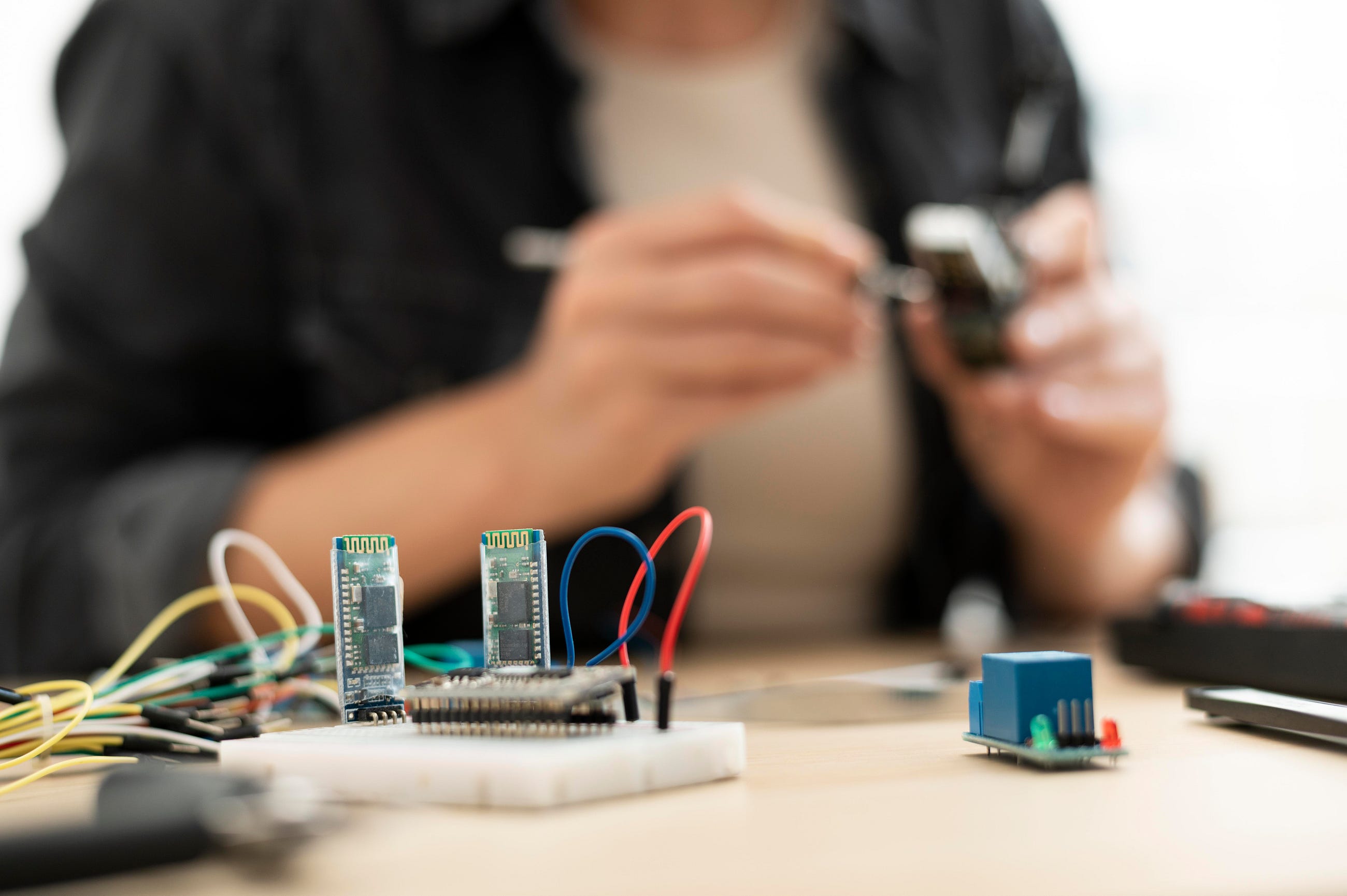 Challenges and Solutions in Embedded Hardware Design for Wearables