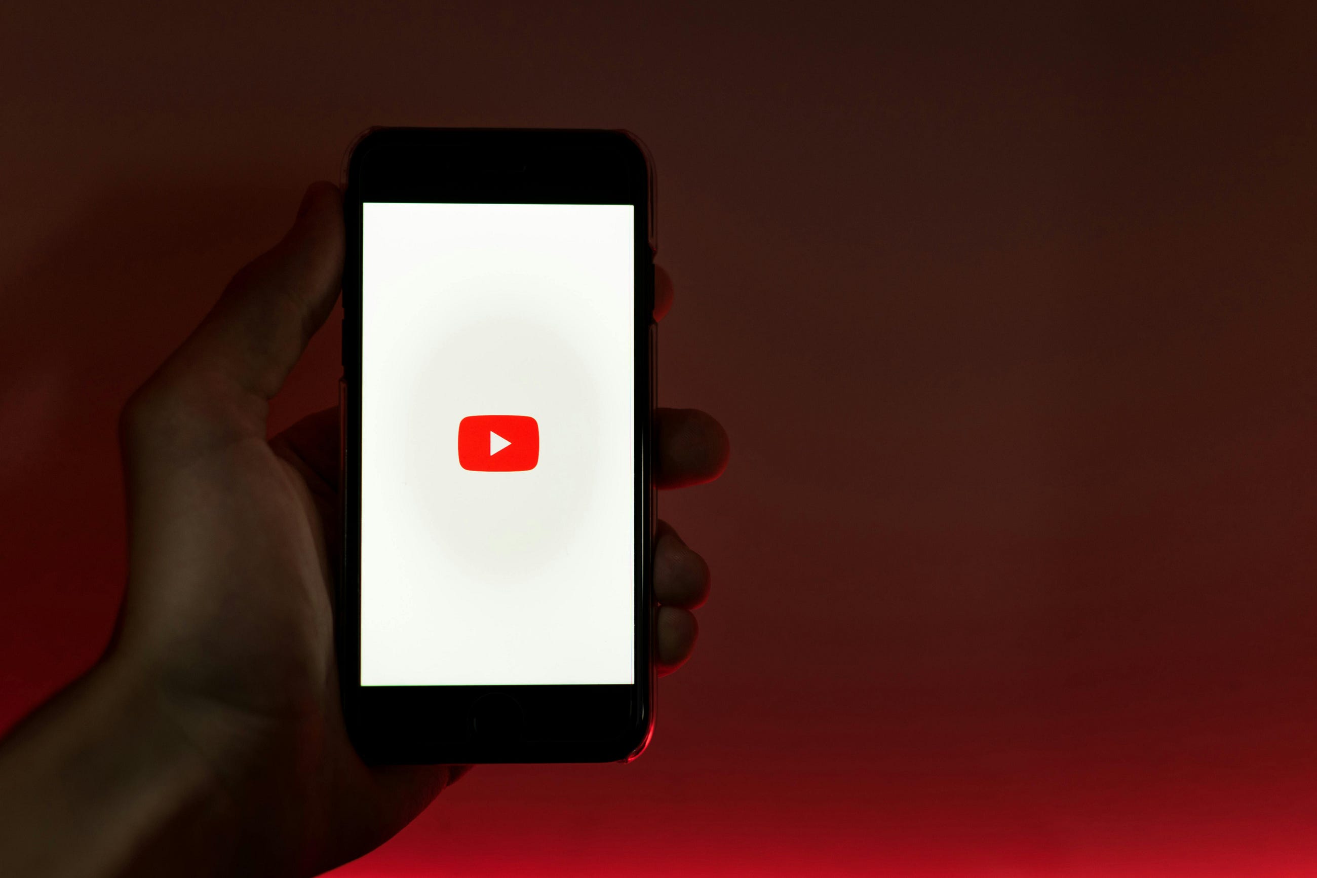 YouTube Tests AI Shorts Backgrounds