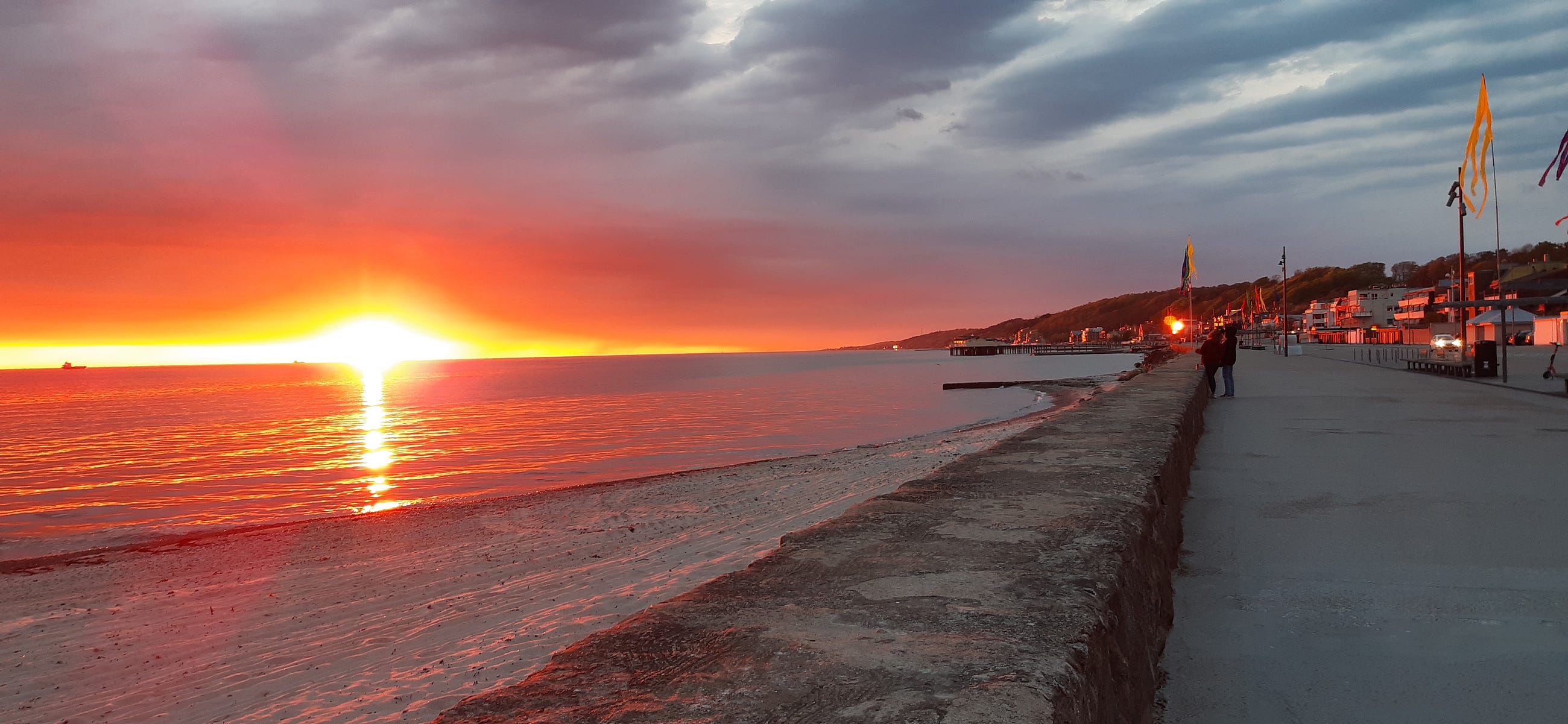 Reflexio Rubra: Discovering and Naming the Nameless Red Reflection at