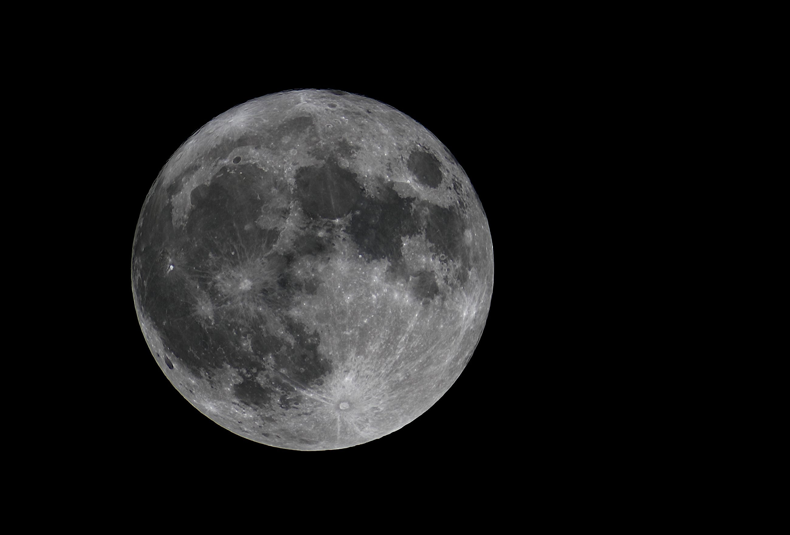 Full Moon Up Close (Photos)