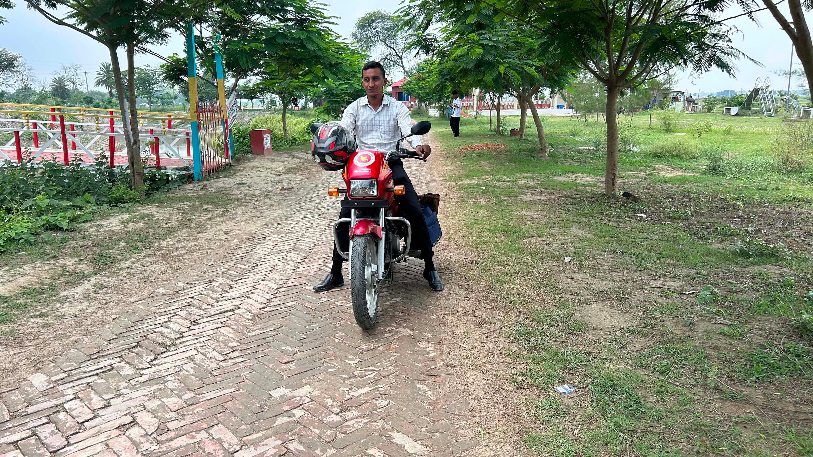 “অল্পে সন্তুষ্টি সবচেয়ে বড় সম্পদ।”
