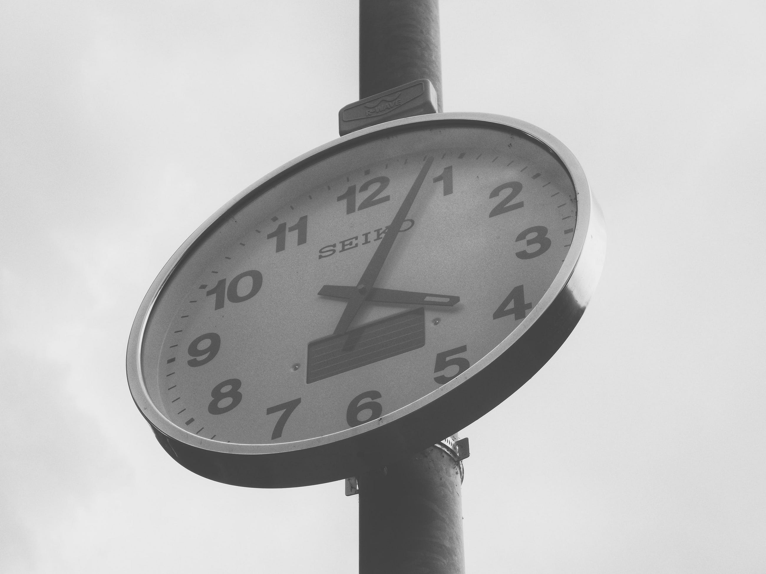Marin Mikulic | Writer | Outdoorsman | Reader 1*jUE A clock as a symbol for running out of time