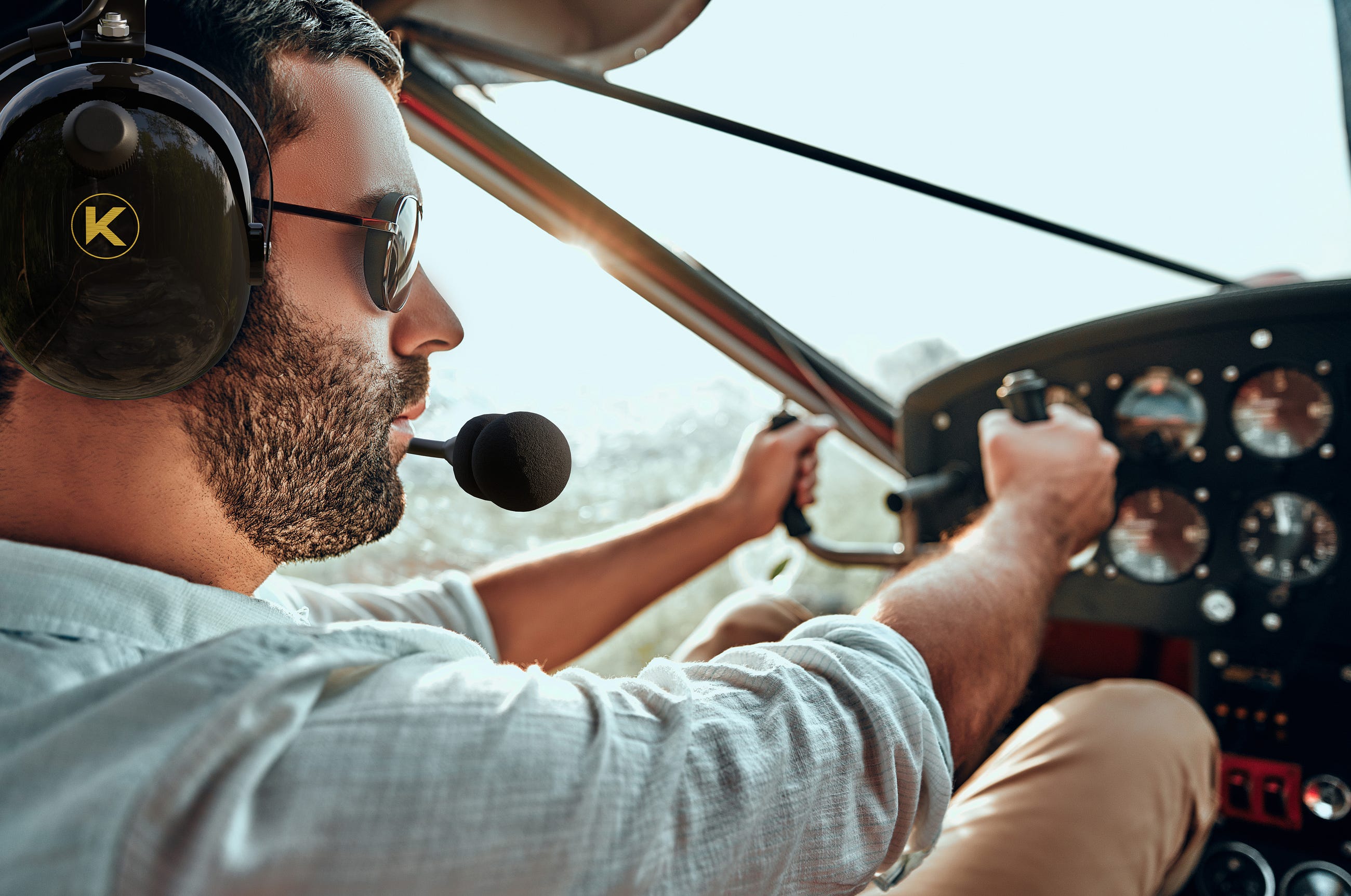 What Headset to Use in a Noisy Piston Cockpit: 3 Practical Picks for 2