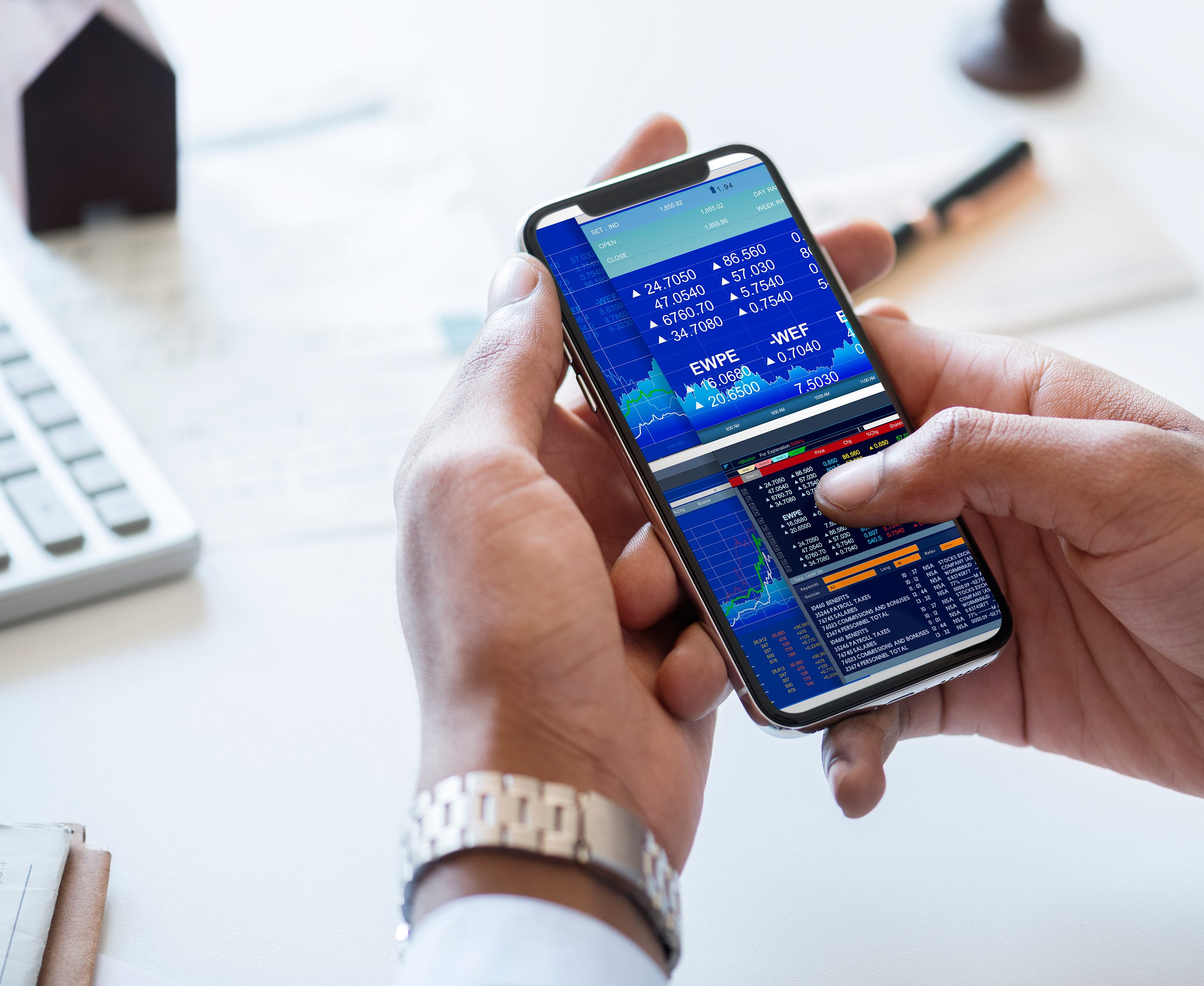 Why Education Matters in Trading — and How ZQFX Delivers It