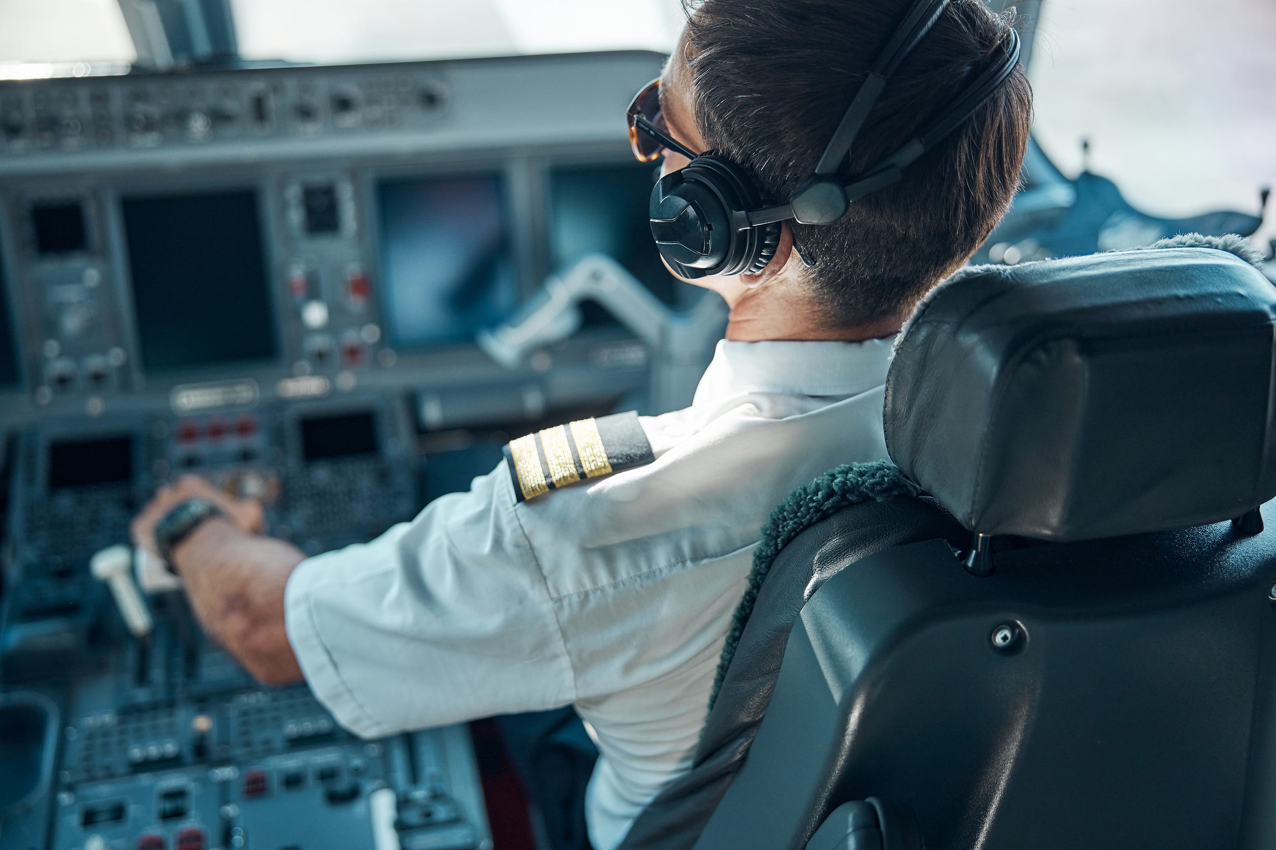 The Future of Aviation Pilot Course: Emerging Technologies and Trends