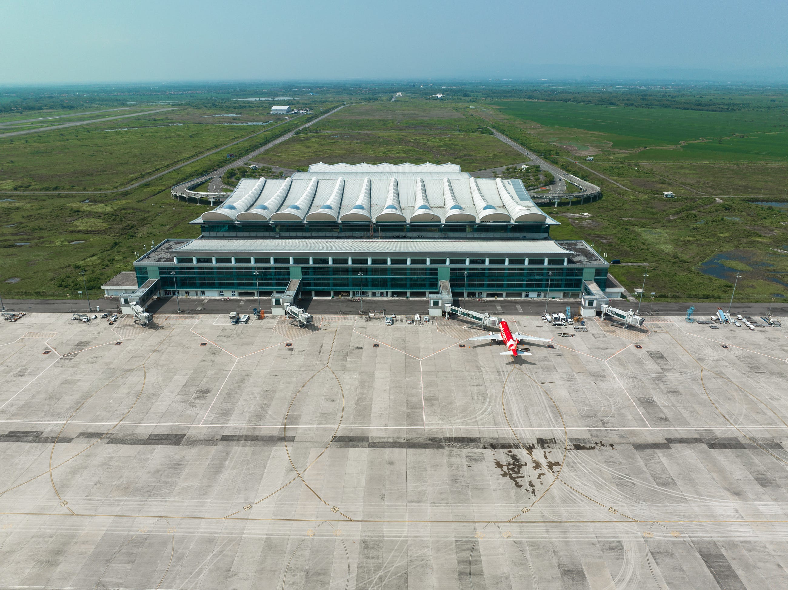 Bandara Kertajati: Dari Mimpi Internasional ke Kenyataan (Pahit) yang