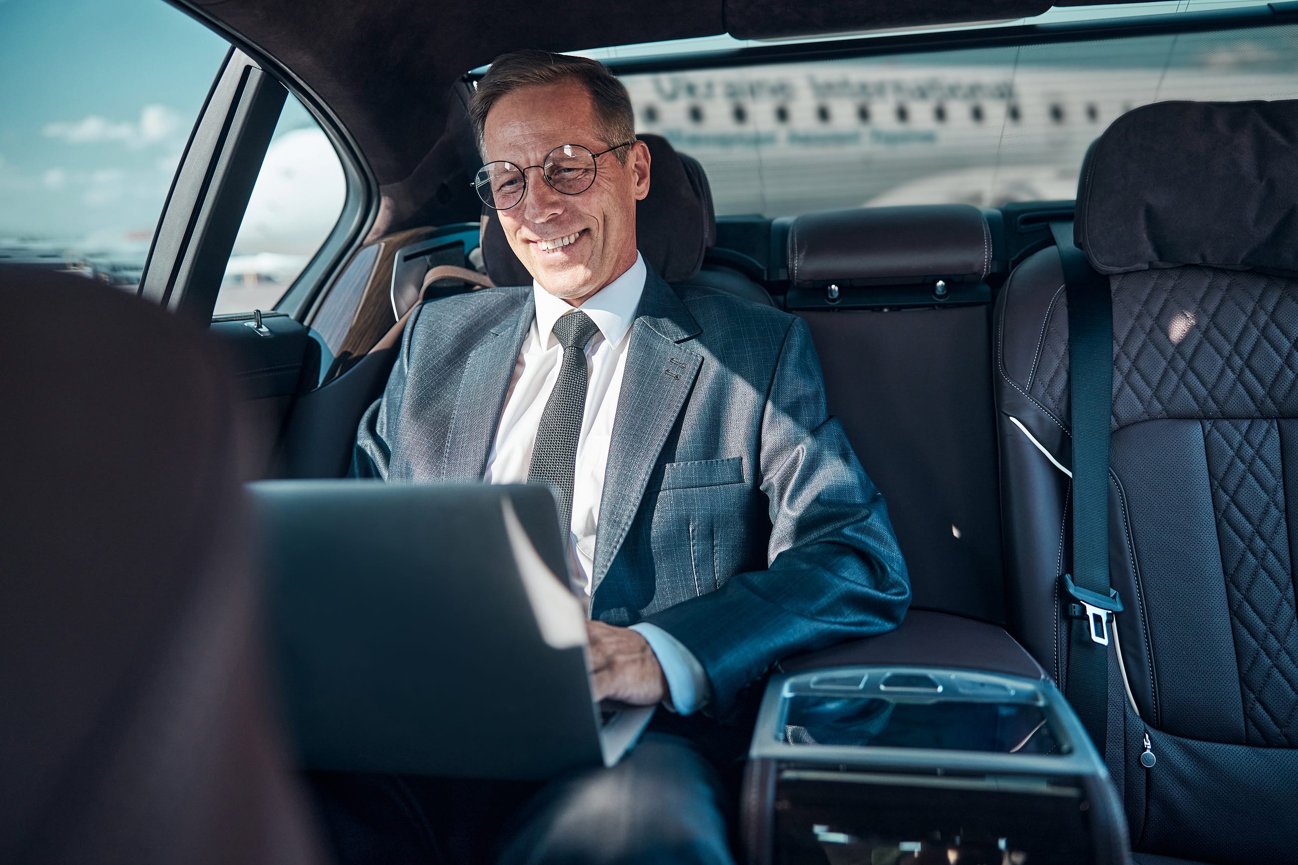 Professional Transportation Solutions for Travelers and Businesses in