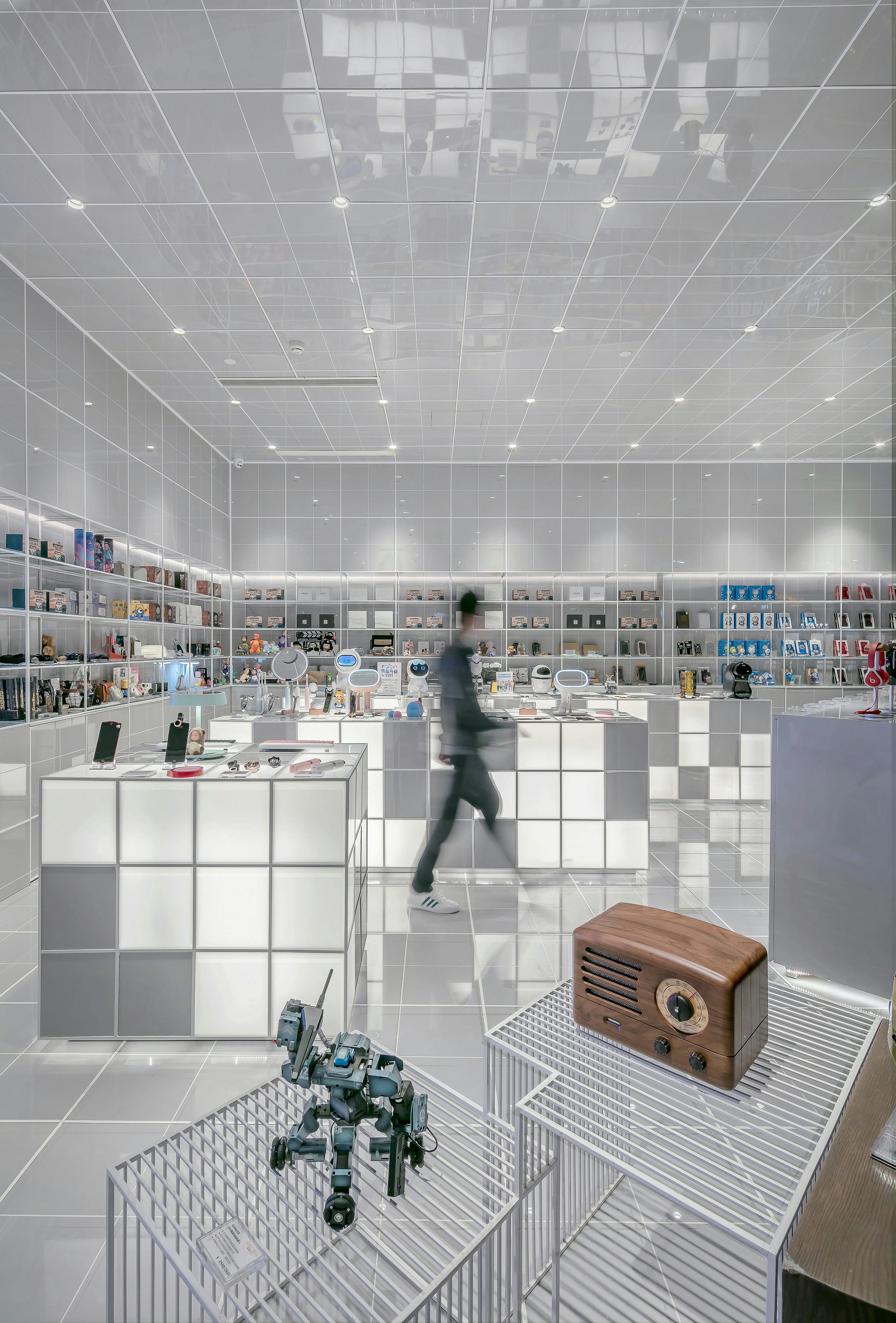 Revolutionizing Program Efficiency: A Case Study on IoT Integration in Retail