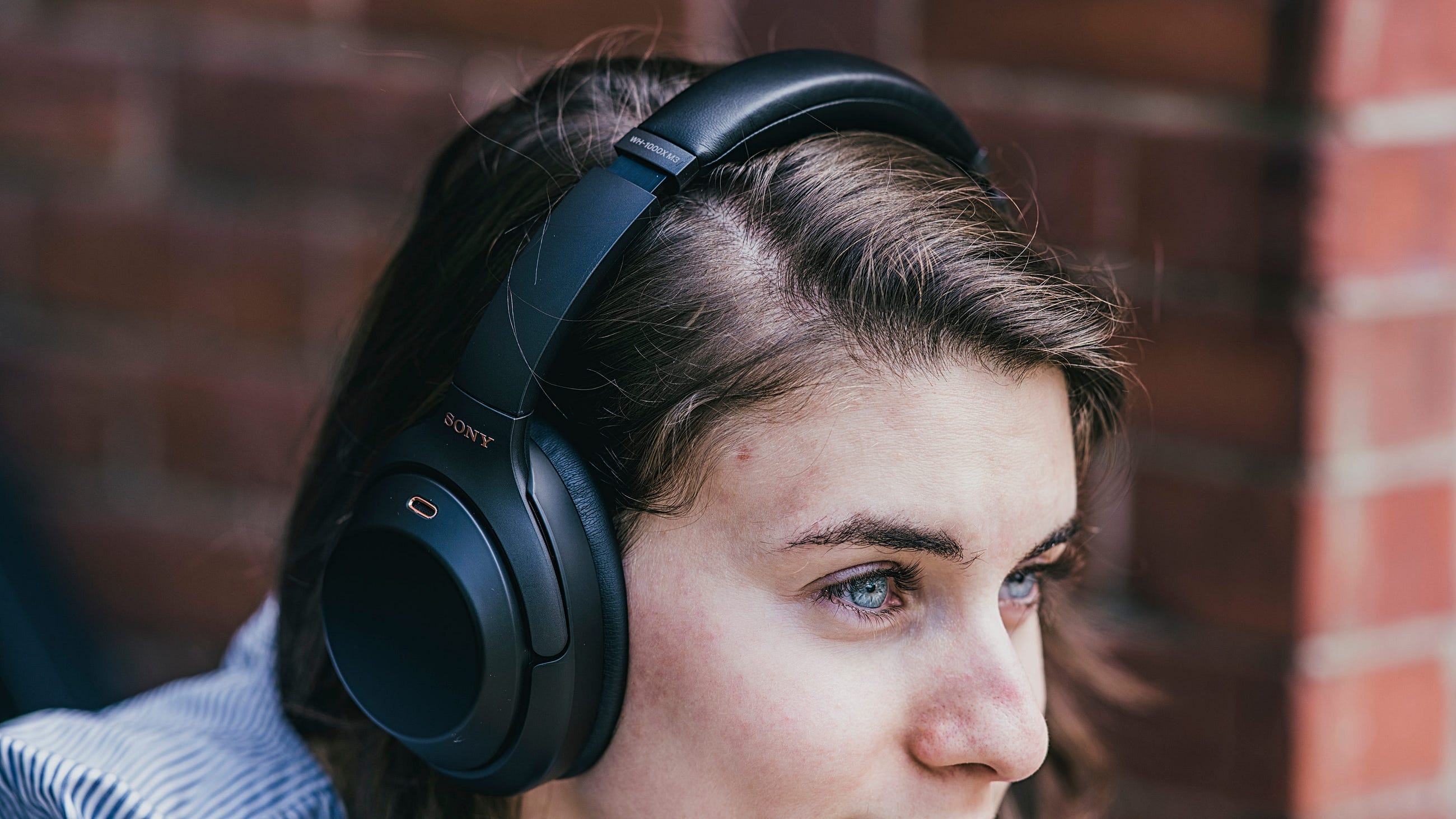 The Harmony of Silence: How AI-Powered Noise-Canceling Headphones Amplify the Power of a Single…