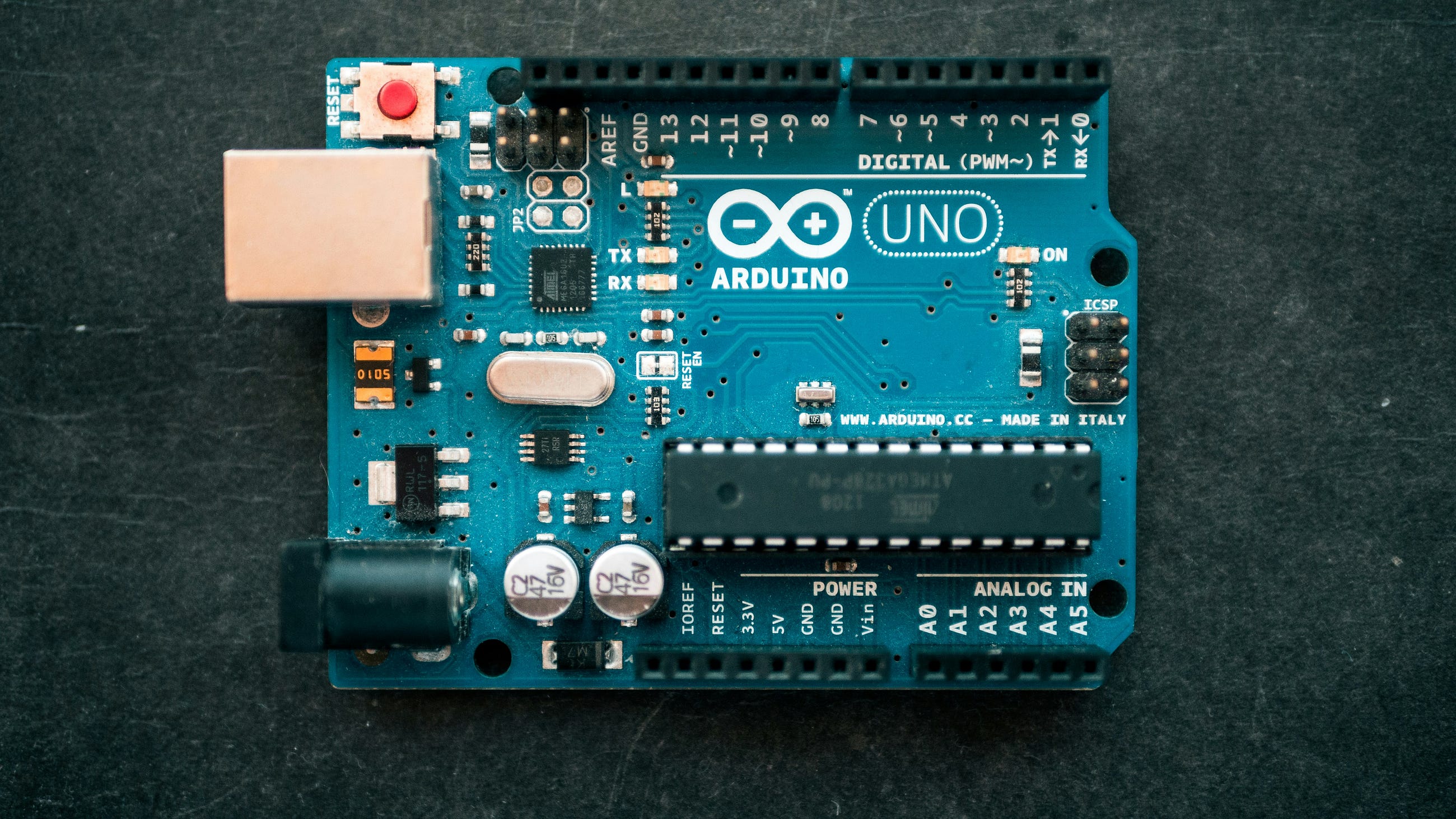 Memulai Petualangan IoT: Eksperimen LED Blink dengan Arduino Uno